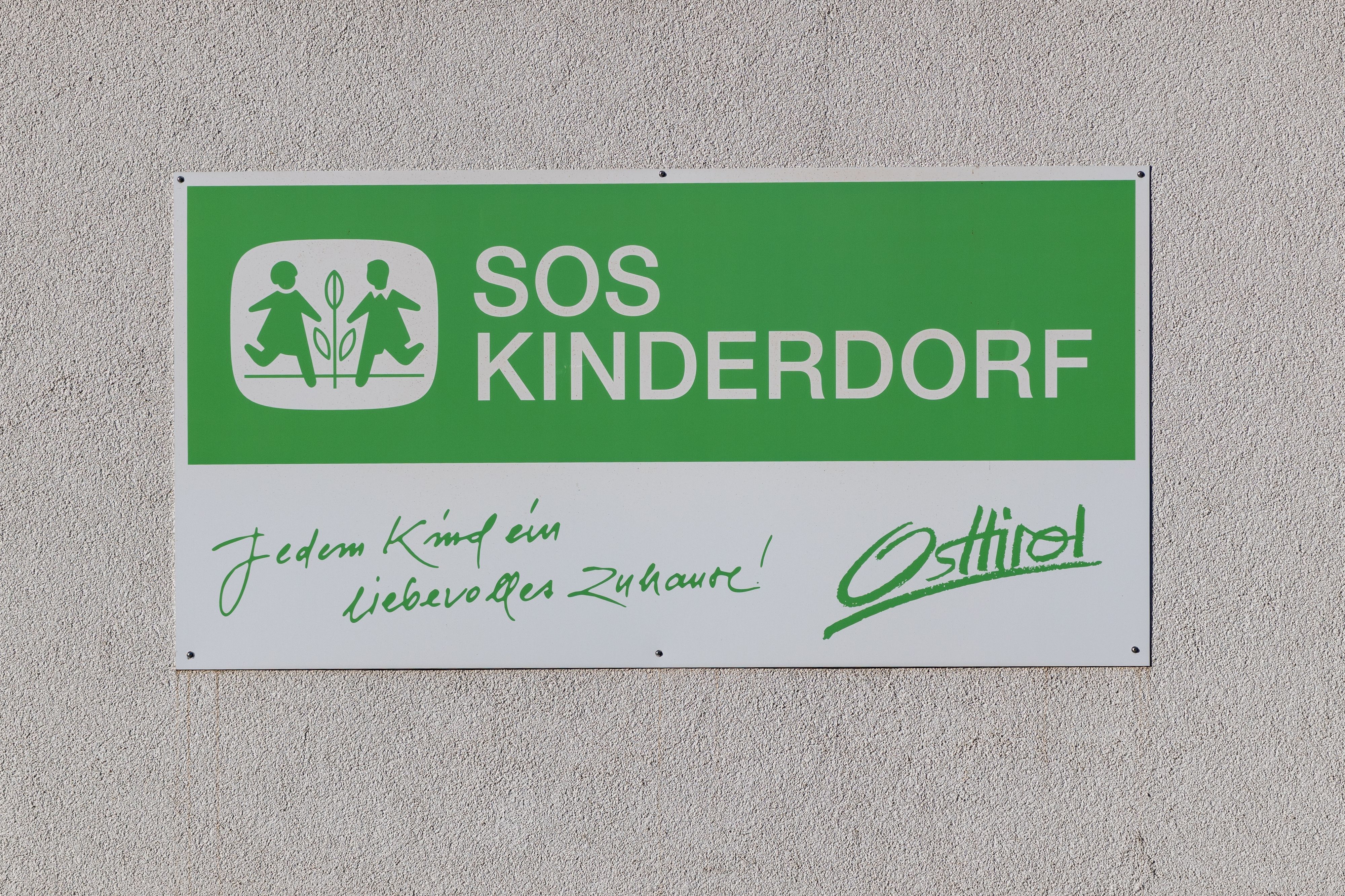 Dem ehemaligen Mitarbeiter des SOS Kinderdorfs drohen bis zu zehn Jahre Haft. 
