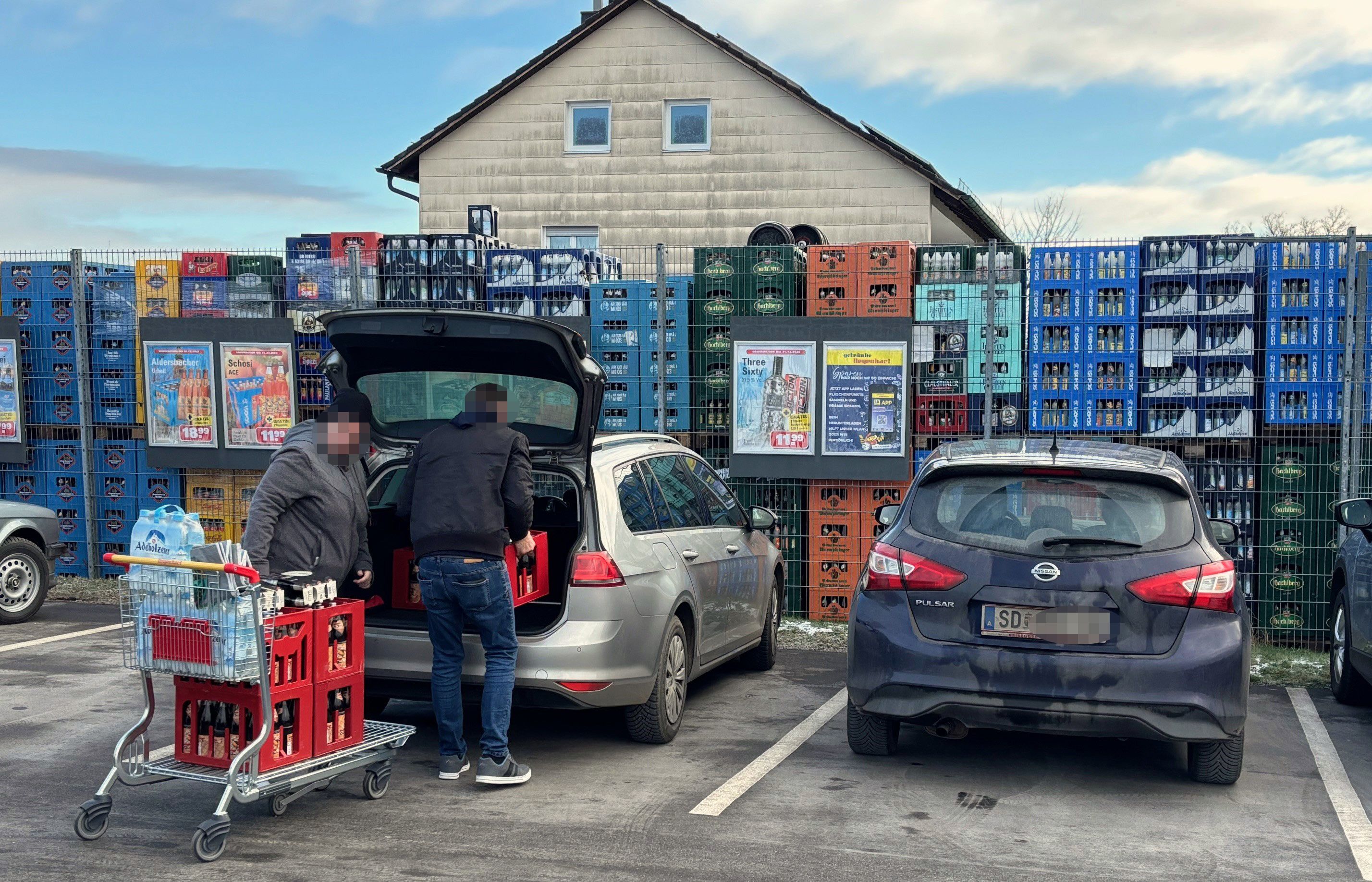 Heute.at - Bier 4 € billiger: Innviertler stürmten Shops in Bayern