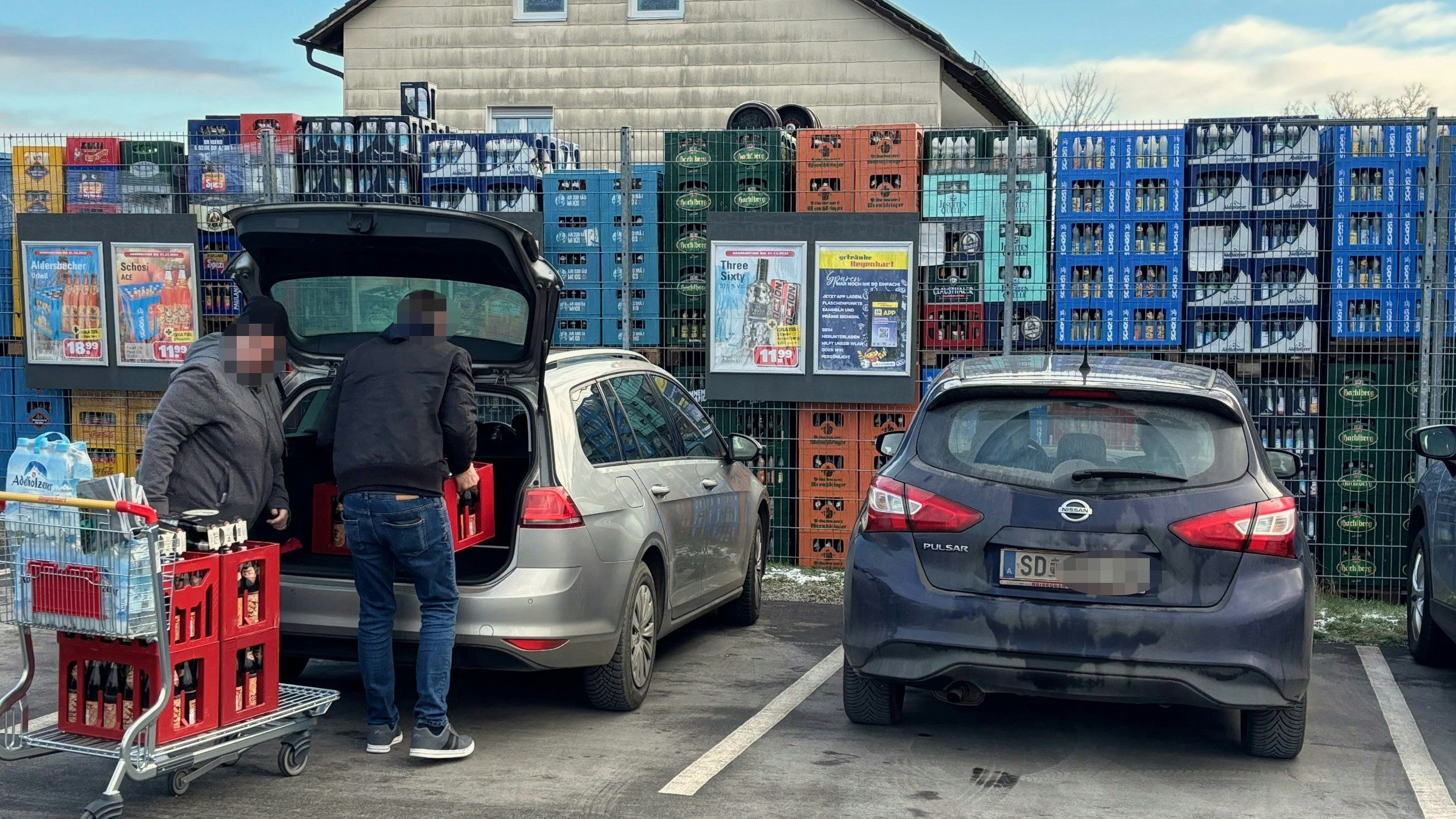 Heute.at - Bier 4 € billiger: Innviertler stürmten Shops in Bayern
