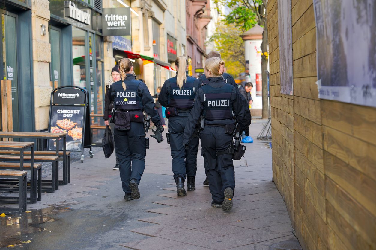 Ein Polizist hat die Nacktfotos einer Kollegin gestohlen – und wurde bestraft.