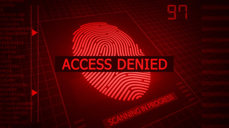 Klingt nach Science-Fiction, ist aber eine konkrete Bedrohung. Wer sich den Zorn der US-Regierung zuzieht, kann in die digitale Steinzeit zurückgeworfen werden. Denn im Streit mit der EU könnte Amerika schon bald ganz normale Bürger in Geiselhaft nehmen. Die Fakten.