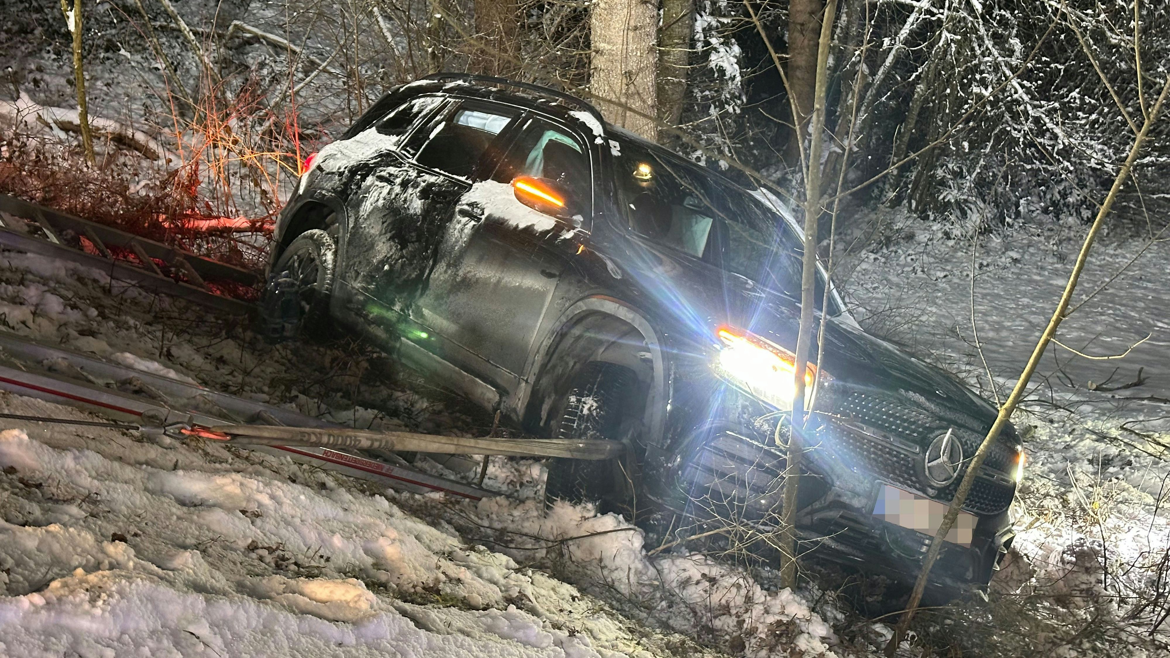 Heute.at - Autofahrer (27) geriet auf Gegenfahrbahn und stürzte ab