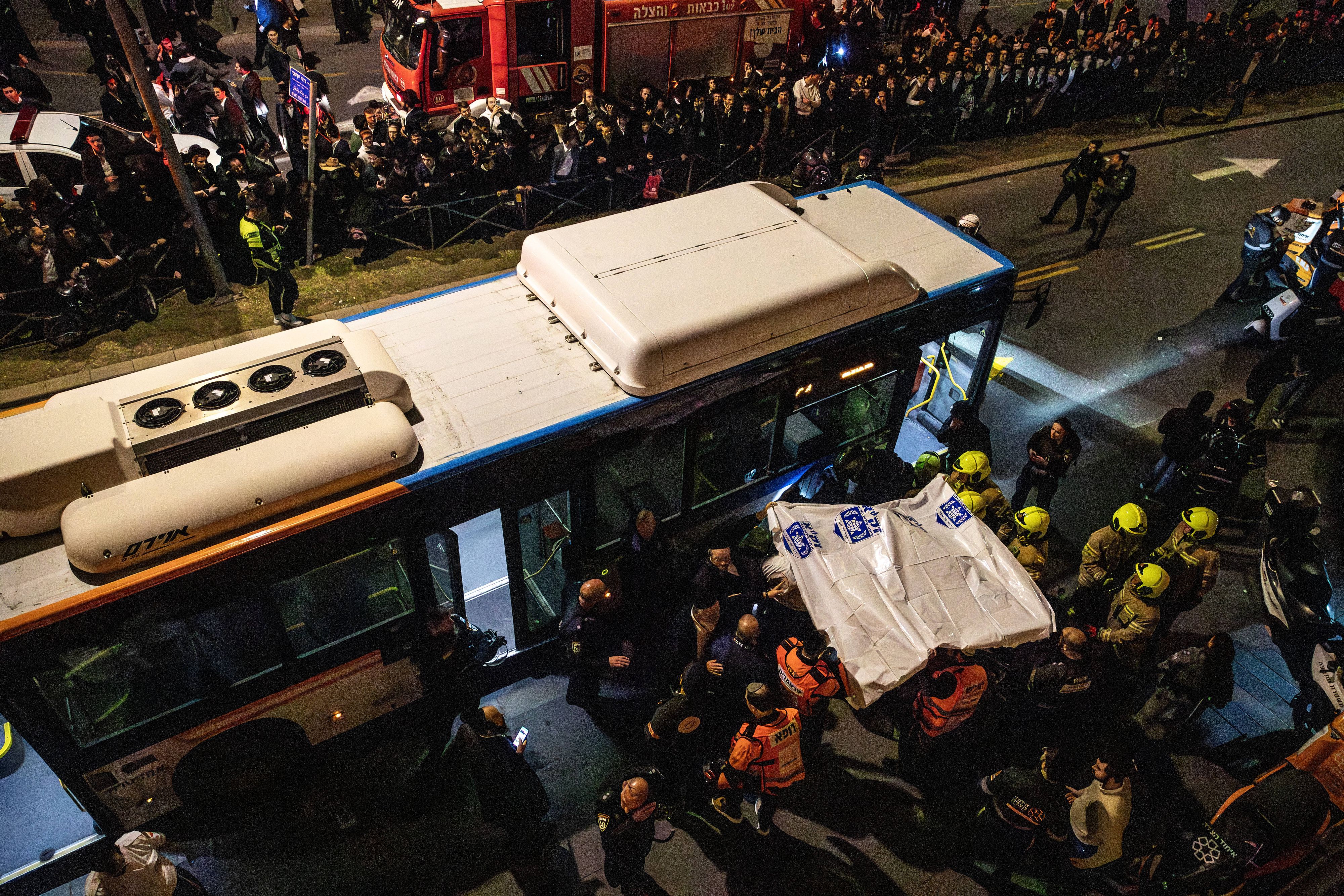 In Israel haben tausende Ultraorthodoxe gegen die Wehrpflicht protestiert.