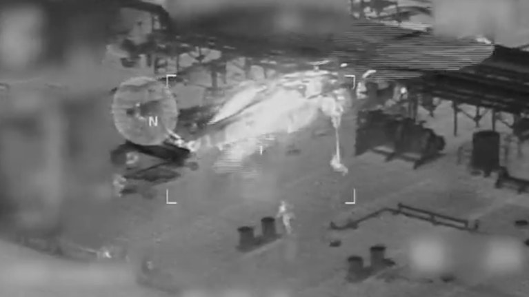 Donald Trump jagt Venezuelas Schattenflotte und nimmt dabei wenig Rücksicht auf die Weltpolitik. Die USA beschlagnahmten zwei Öltanker, darunter einen unter russischer Flagge. Wie die Aktion ablief und warum sie nicht die letzte ihrer Art sein wird.