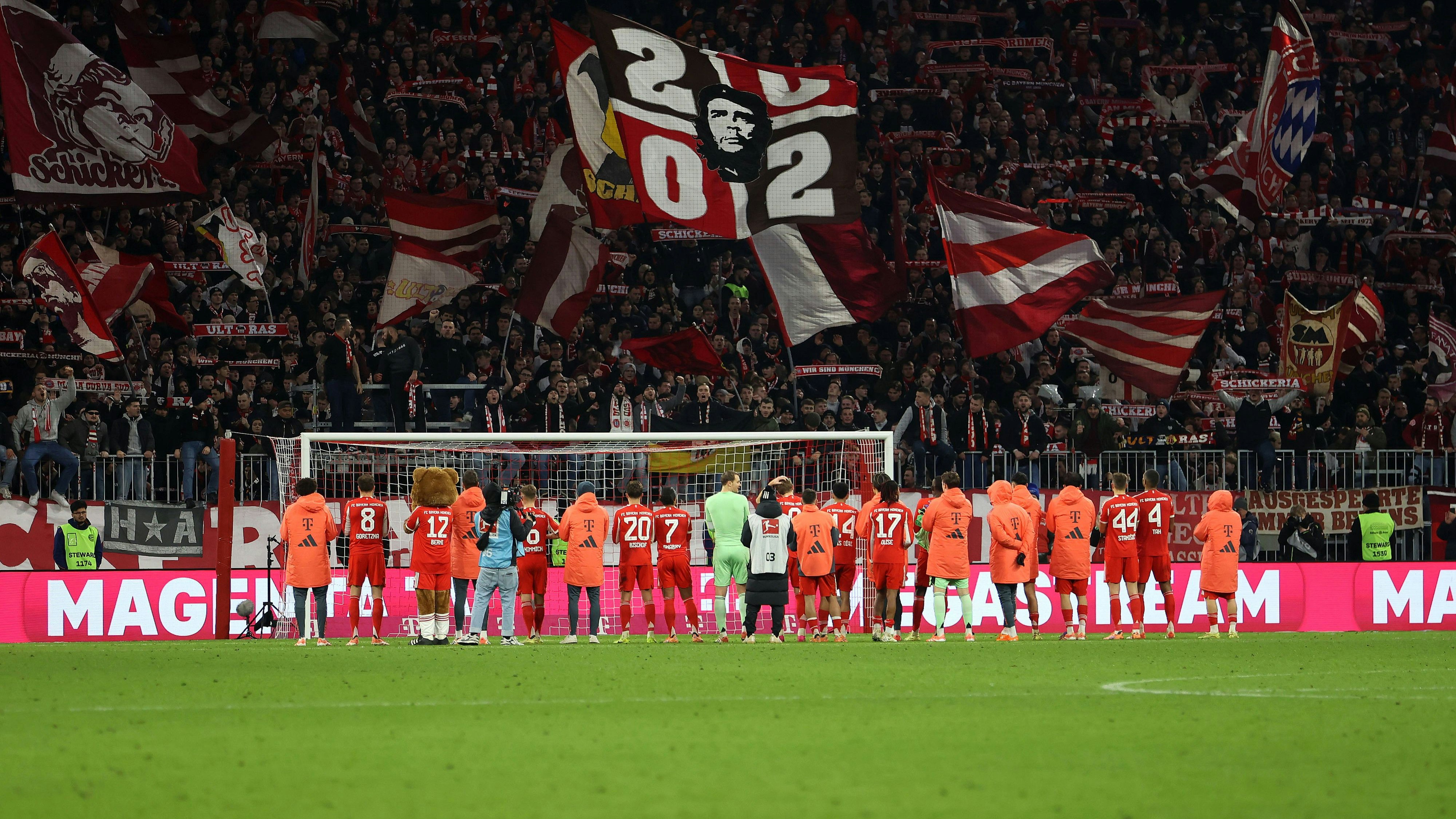 Heute.at - Technische Probleme: Bayern muss ganze Fankurve sperren