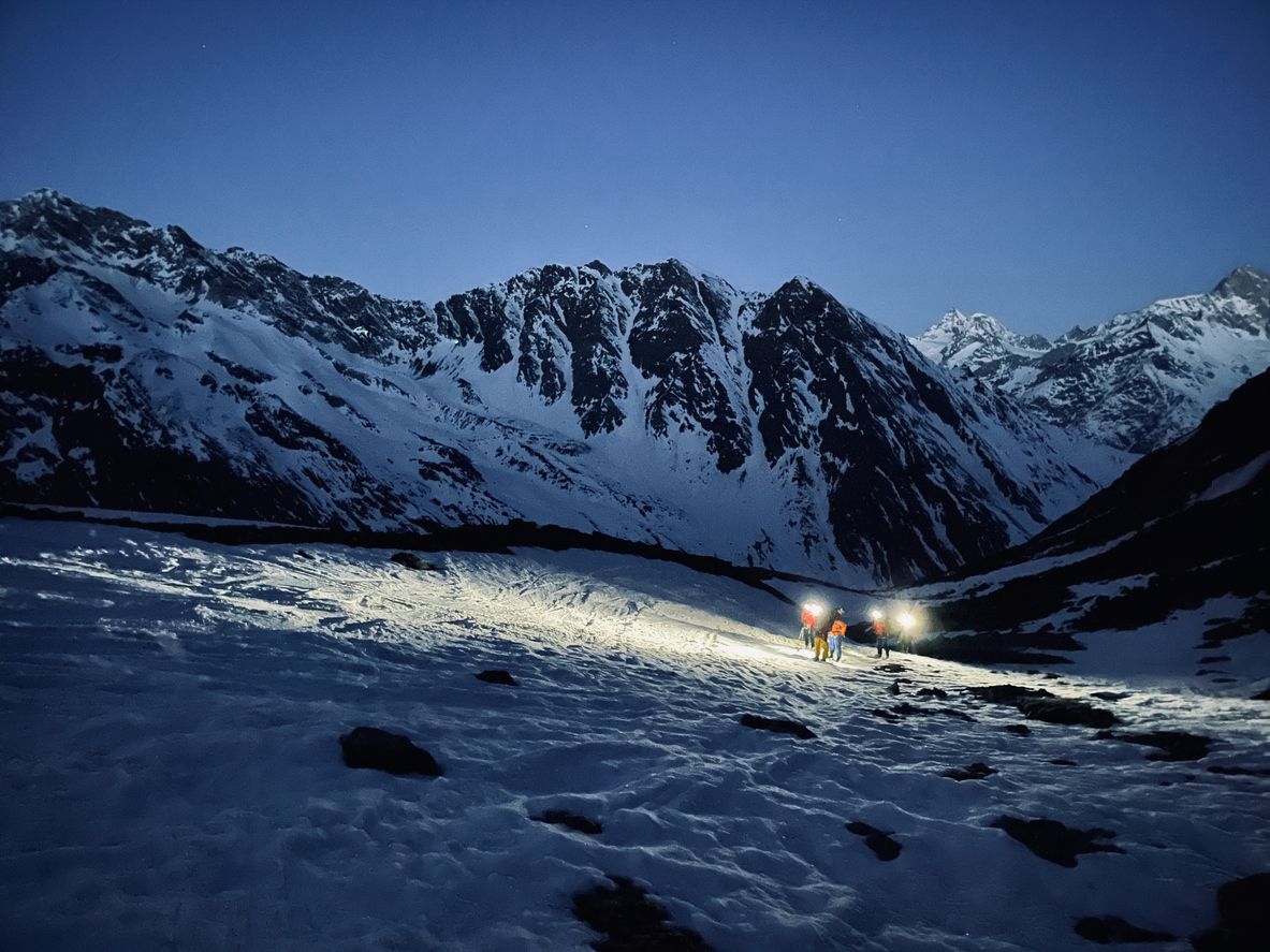 Heute.at - Skifahrer rammt Mädchen (13) und flüchtet