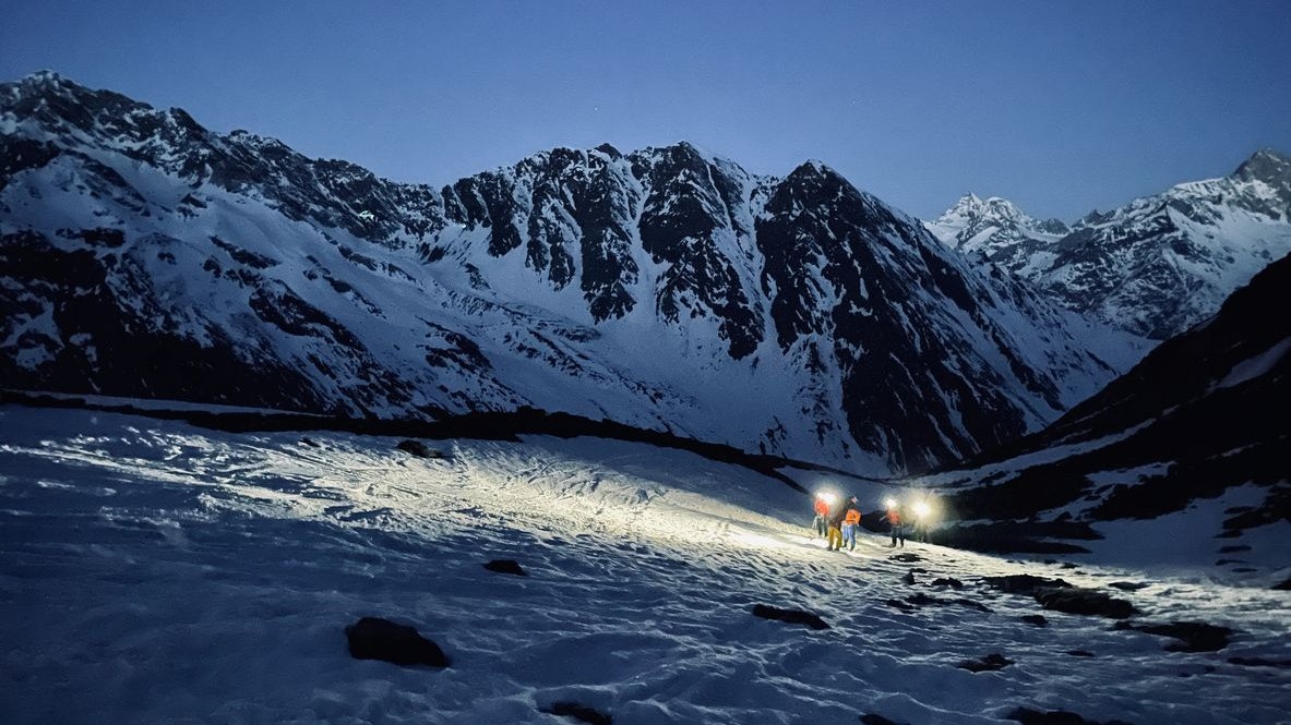 Heute.at - Skifahrer rammt Mädchen (13) und flüchtet