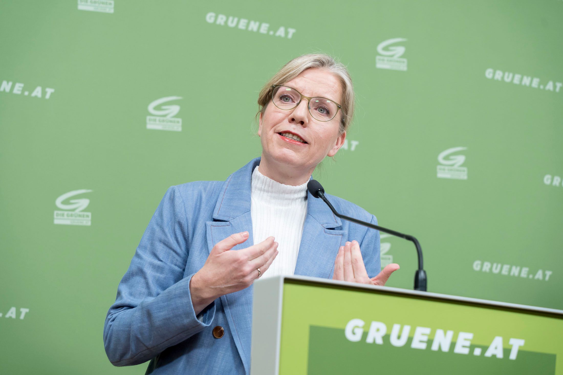 Heute.at - Preissenkung! Gewessler fordert 5-Cent-Strom