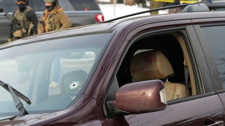 Ein Agent von Donald Trumps Einwanderungs-Behörde ICE erschoss in Minneapolis eine 37-jährige dreifache Mutter in ihrem Auto. Notwehr sagt die Regierung, Videos erzählen eine andere Story. Es ist nicht der erste derartige Vorfall, er gehorcht einem Muster.