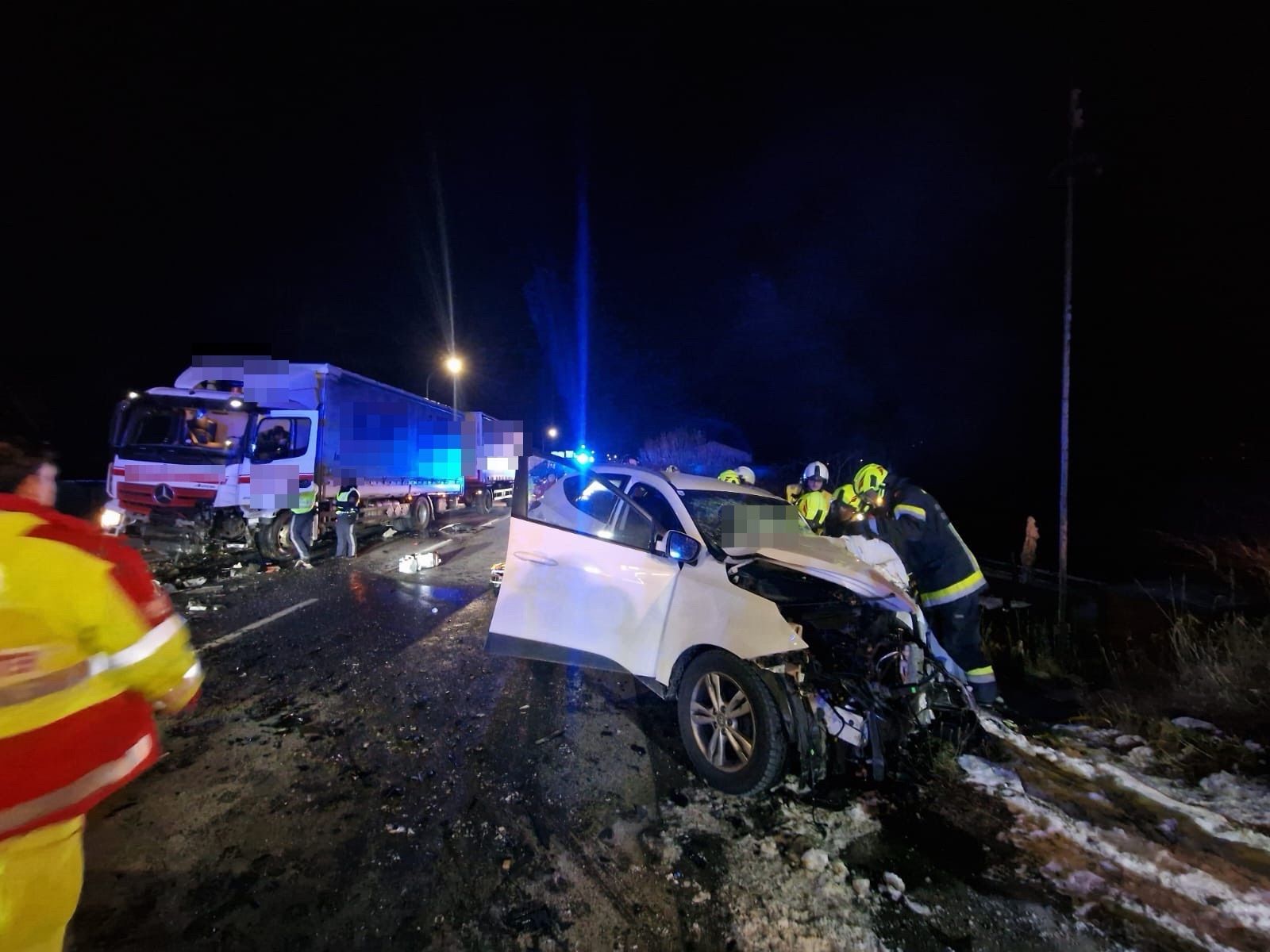 Heute.at - Pkw krachte frontal gegen Lkw – Mann tot