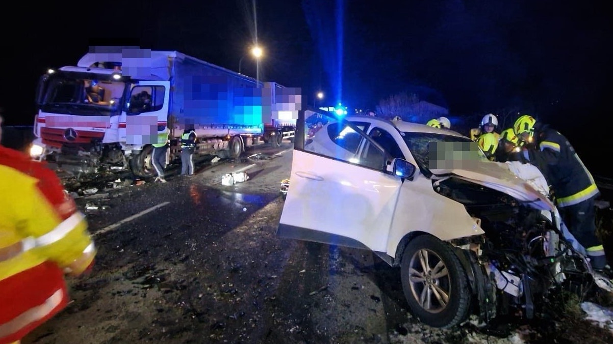 Heute.at - Pkw krachte frontal gegen Lkw – Mann tot