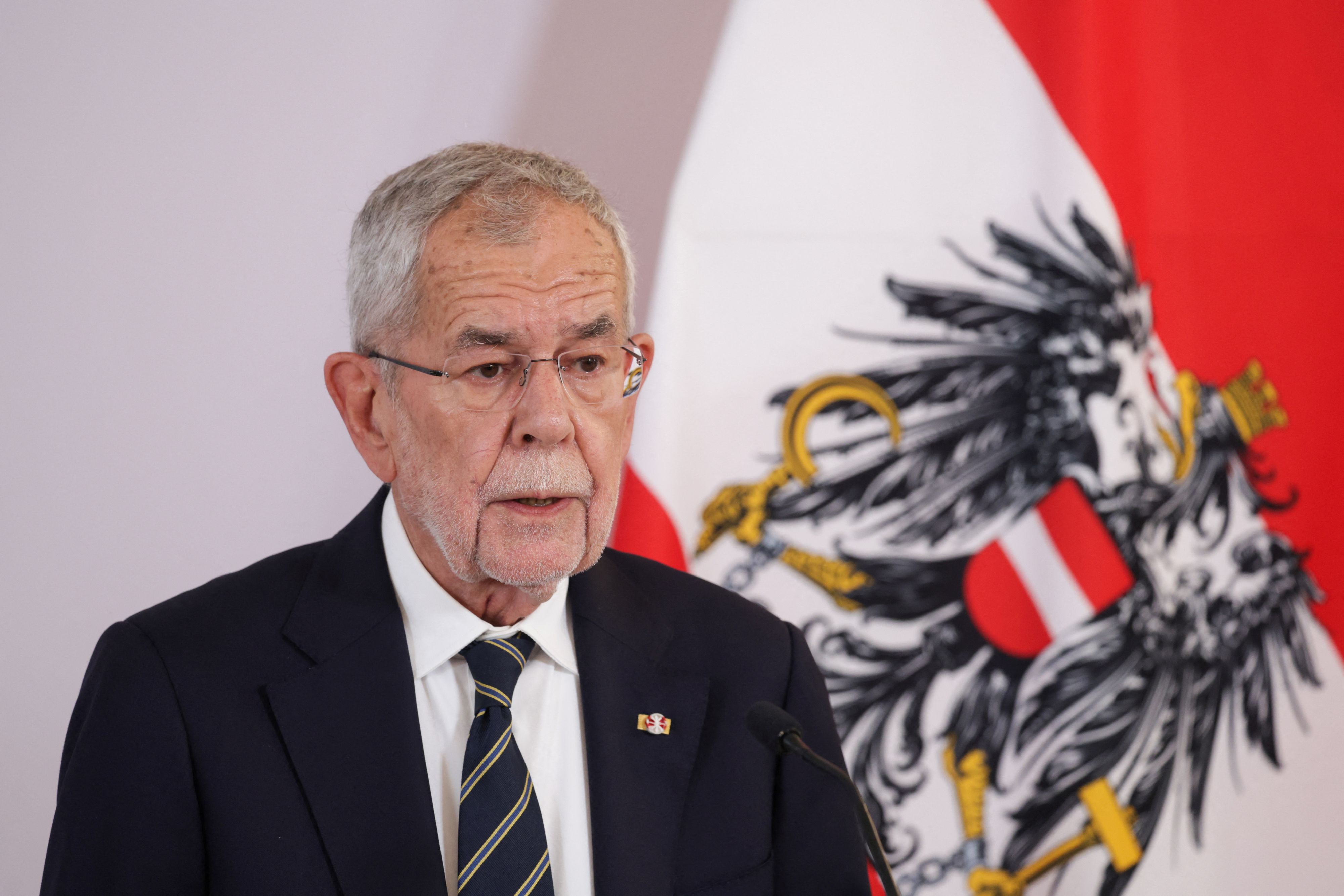 Heute.at - Van der Bellen soll sich Hijab in Hintern schieben