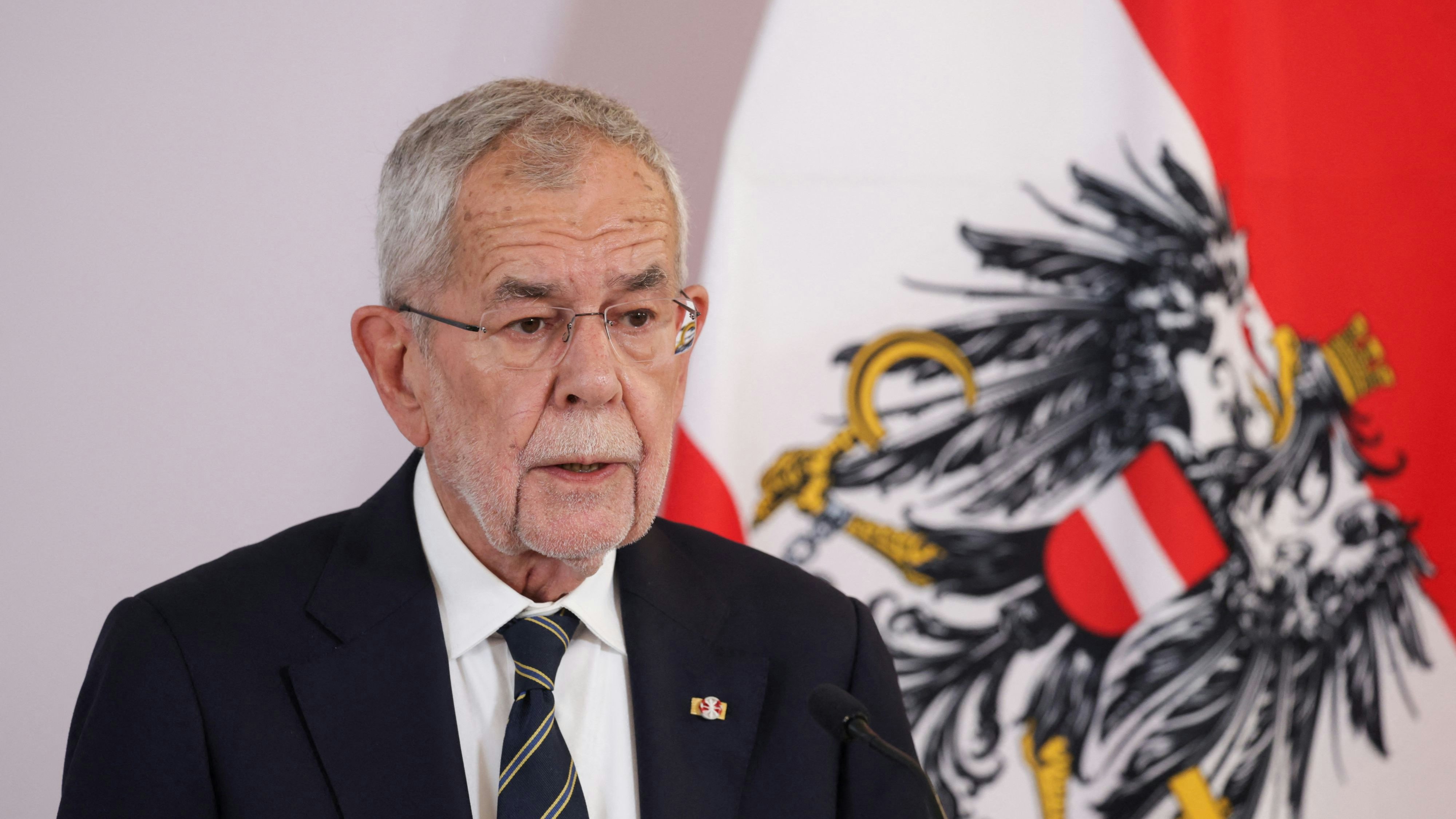 Heute.at - Van der Bellen soll sich Hijab in Hintern schieben