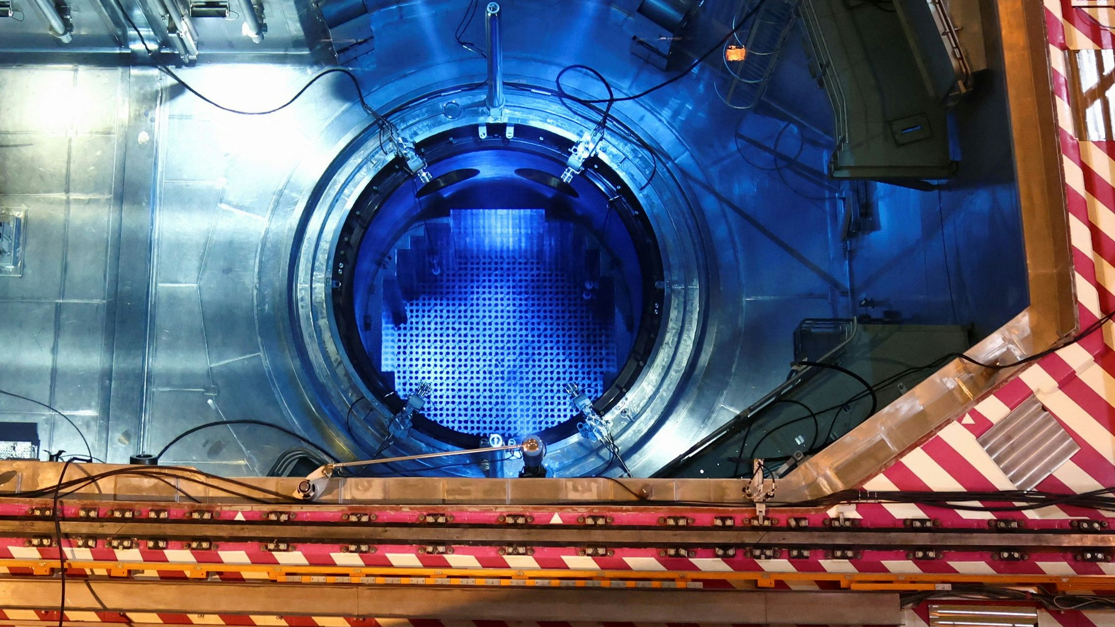 Heute.at - Wintersturm Elli legt brandneuen Atomreaktor lahm