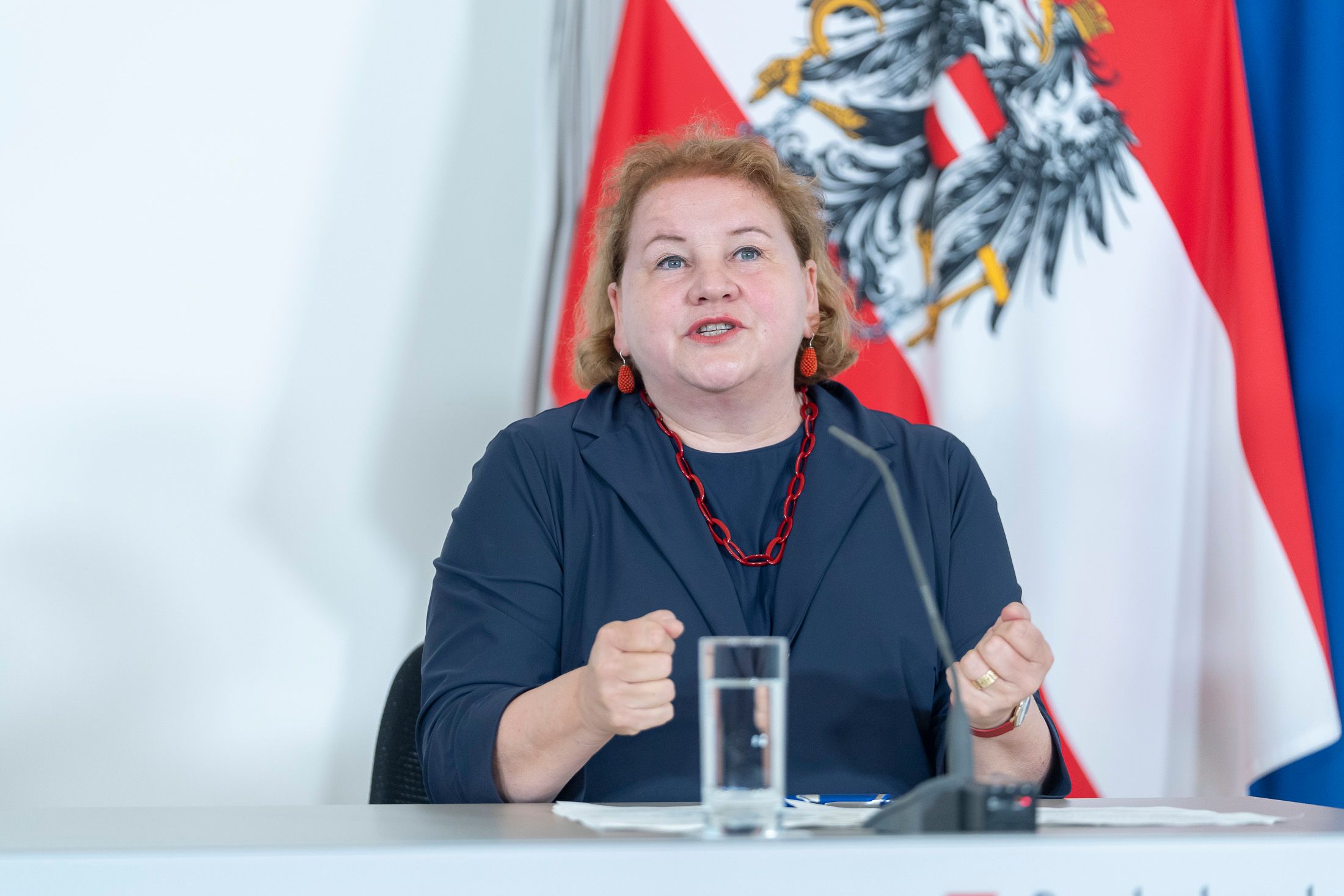 Heute.at - Ministerin investiert 50 Millionen Euro für neue Jobs