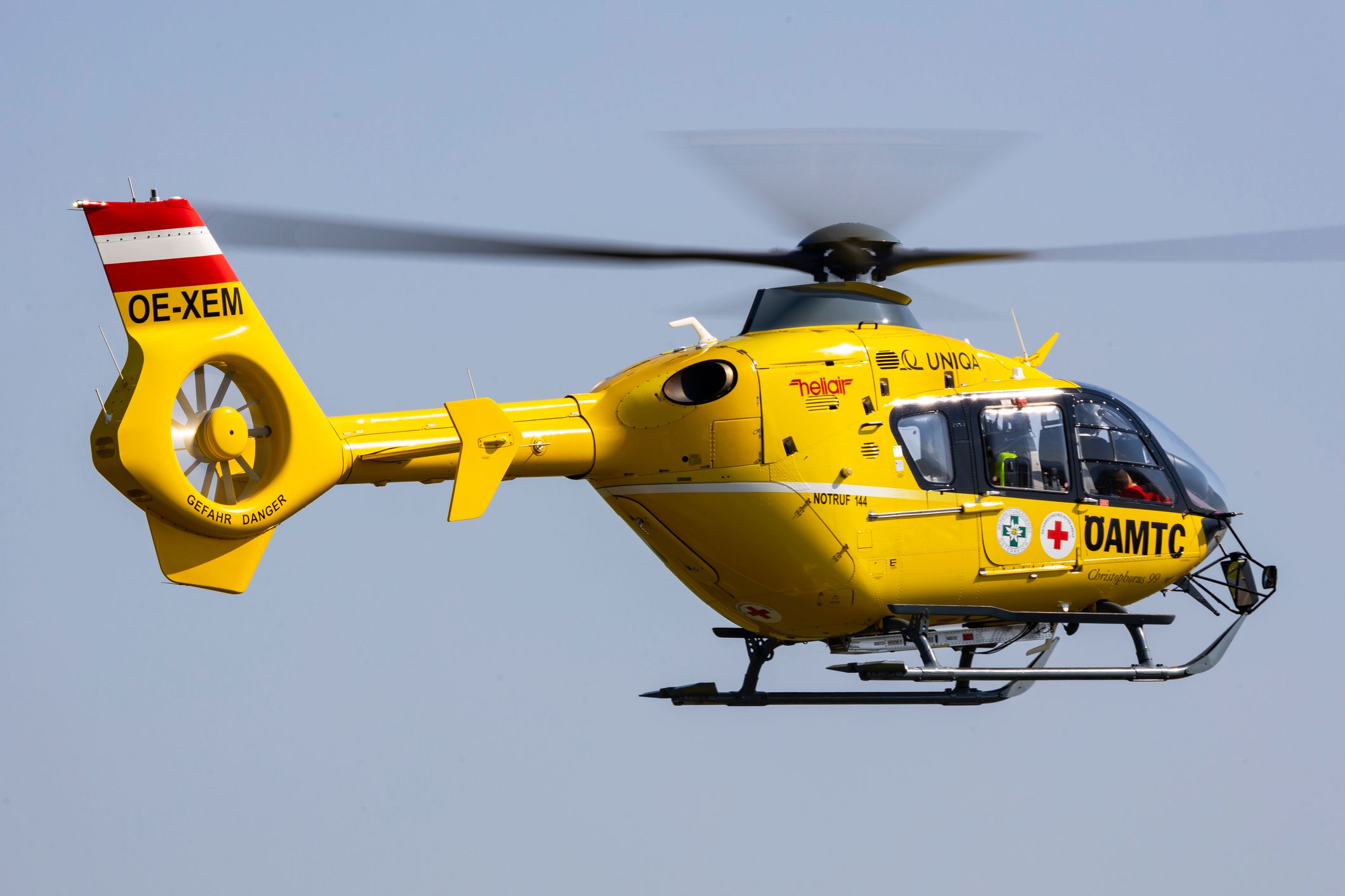 Heute.at - Lenker (46) kracht in Betonmauer und hat keine Chance