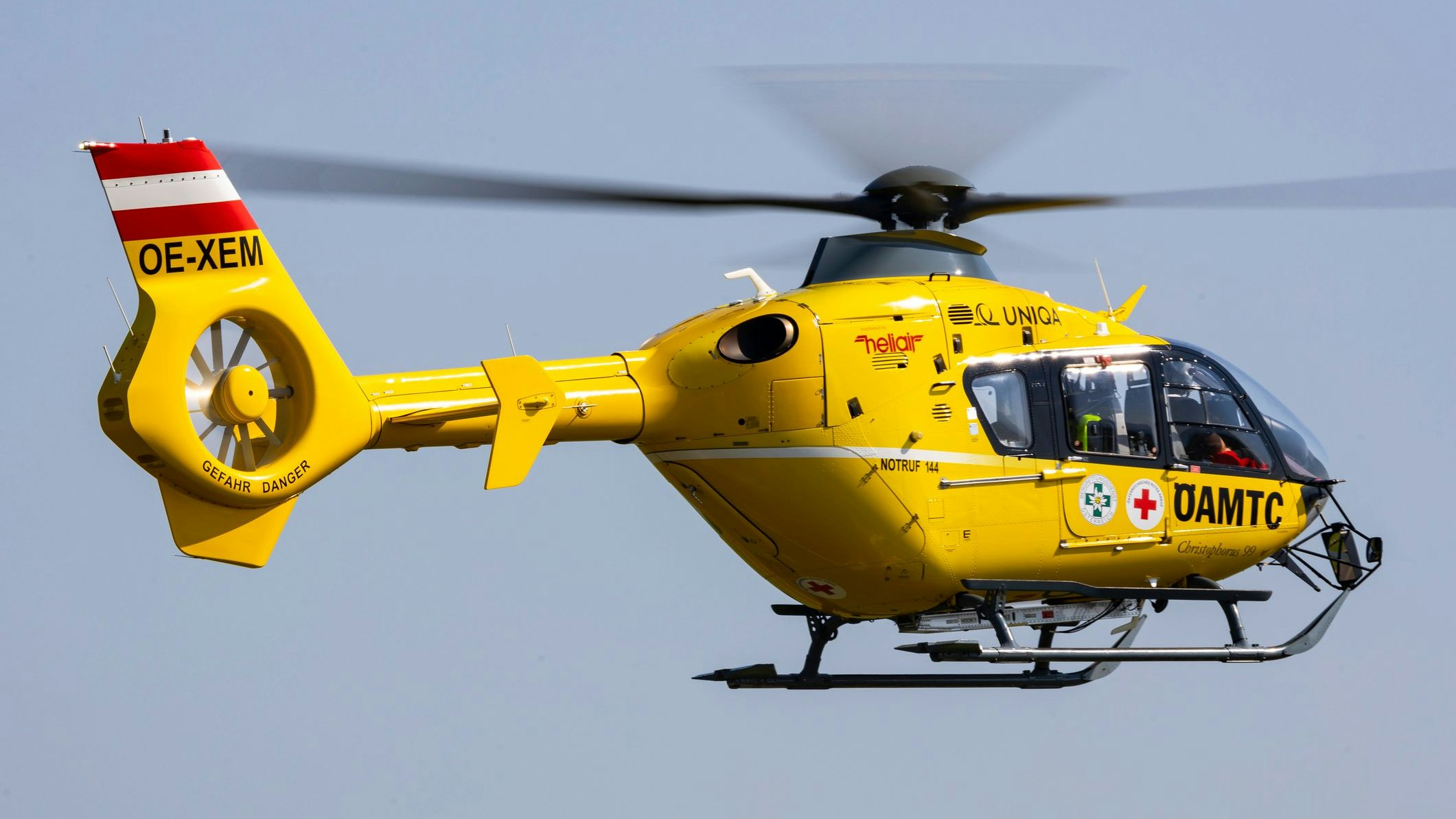 Heute.at - Lenker (46) kracht in Betonmauer und hat keine Chance