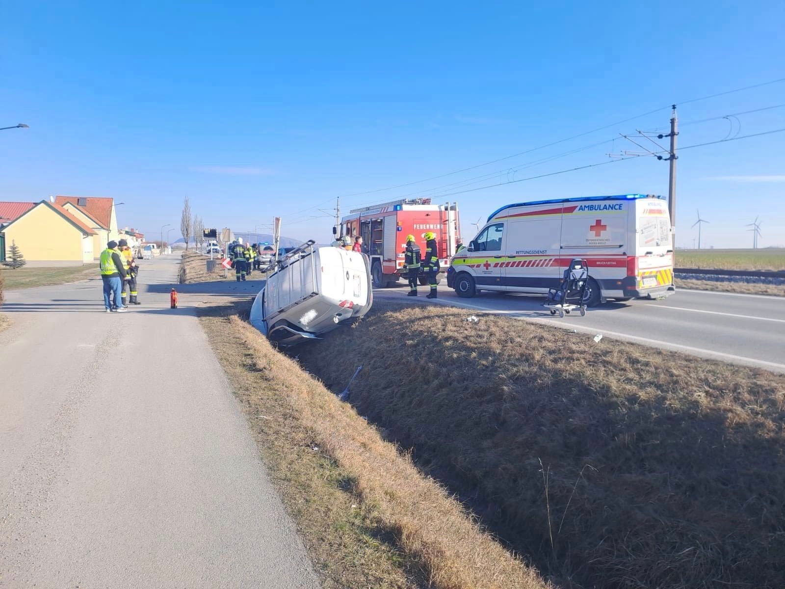 Heute.at - Auto kracht ungebremst gegen Mauer – Lenker (46) tot
