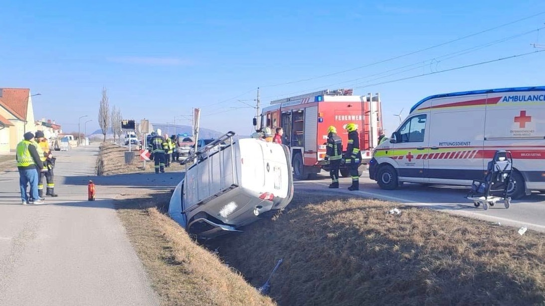 Heute.at - Auto kracht ungebremst gegen Mauer – Lenker (46) tot