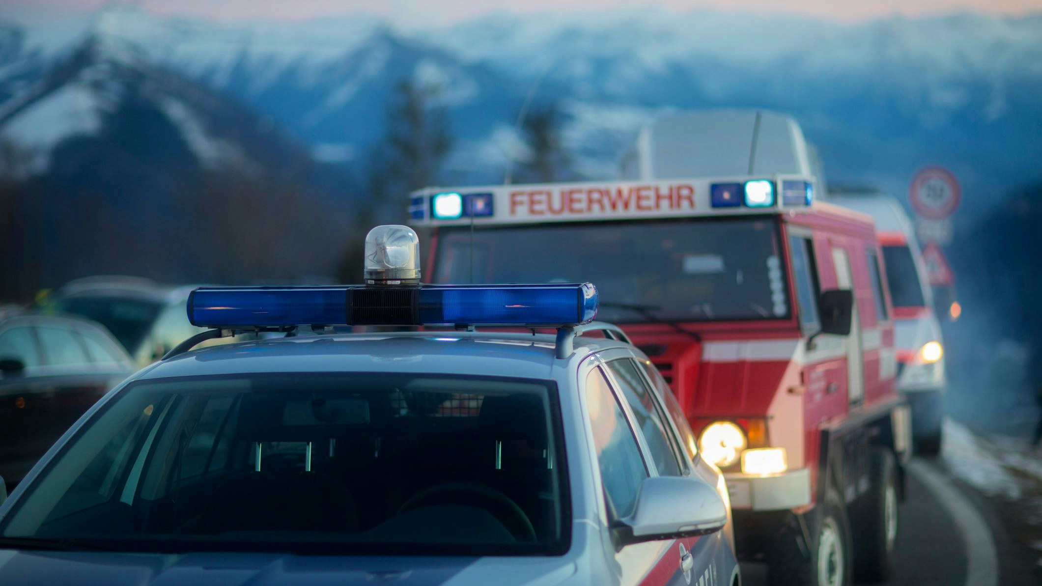 Heute.at - 18-Jährige kommt von Straße ab und erfasst Kind (9)