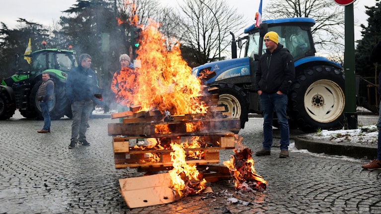 Zwischen der EU und Südamerika entsteht die größte Freihandelszone der Welt. Die Wirtschaft jubelt, Bauern und Klimaschützer steigen auf die Barrikaden. Was in dem 800 Seiten dicken Vertrag steht, wie Österreich abstimmte (und warum das egal war).