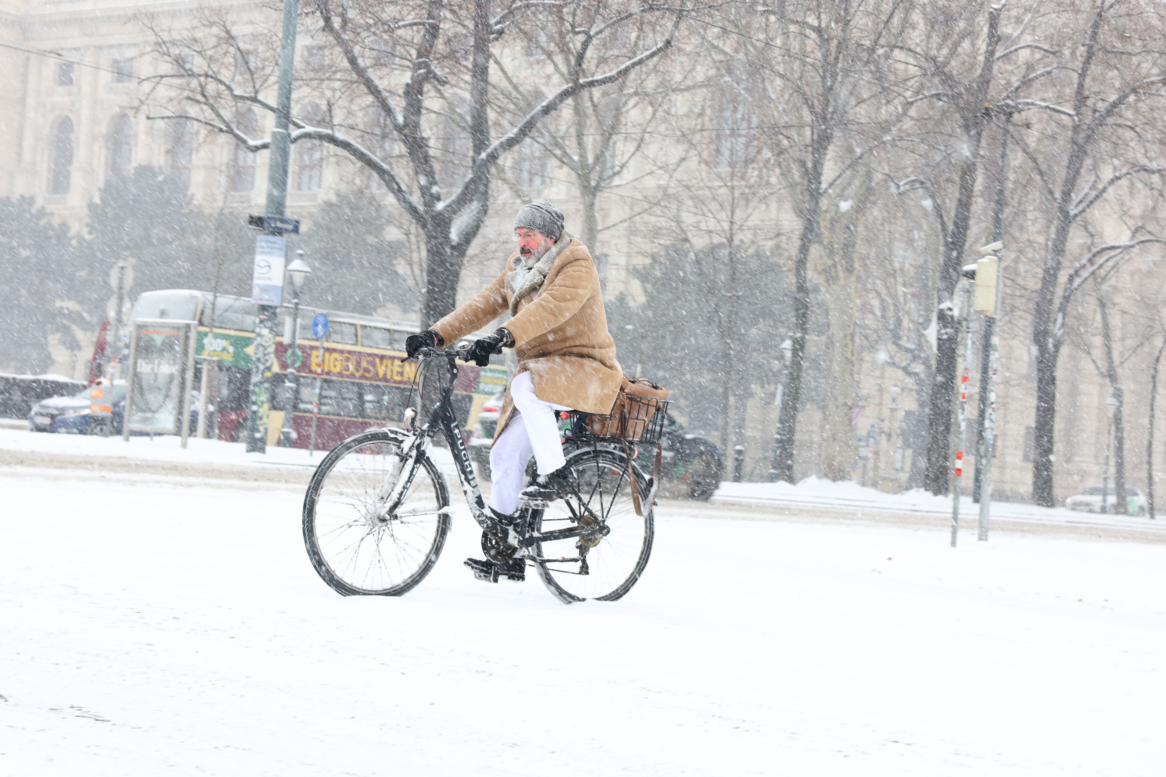 Heute.at - Bis zu 25 Zentimeter! Schneewalze auch in Wien