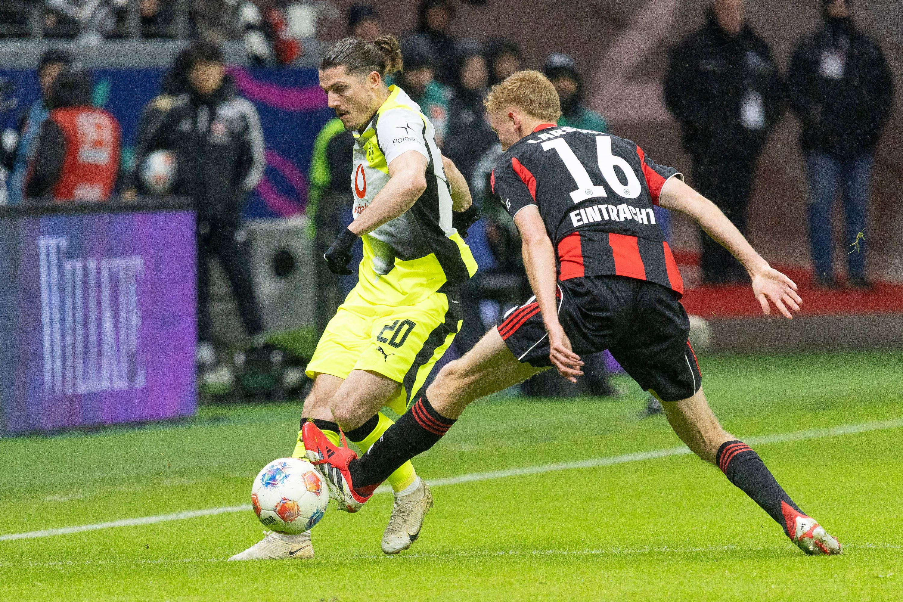 Heute.at - Wilde Schlussphase! BVB rettet Punkt in letzter Minute