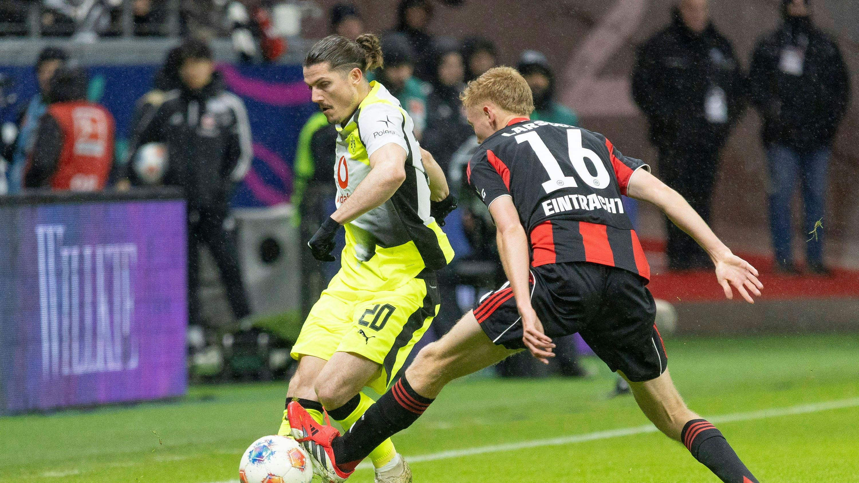 Heute.at - Wilde Schlussphase! BVB rettet Punkt in letzter Minute