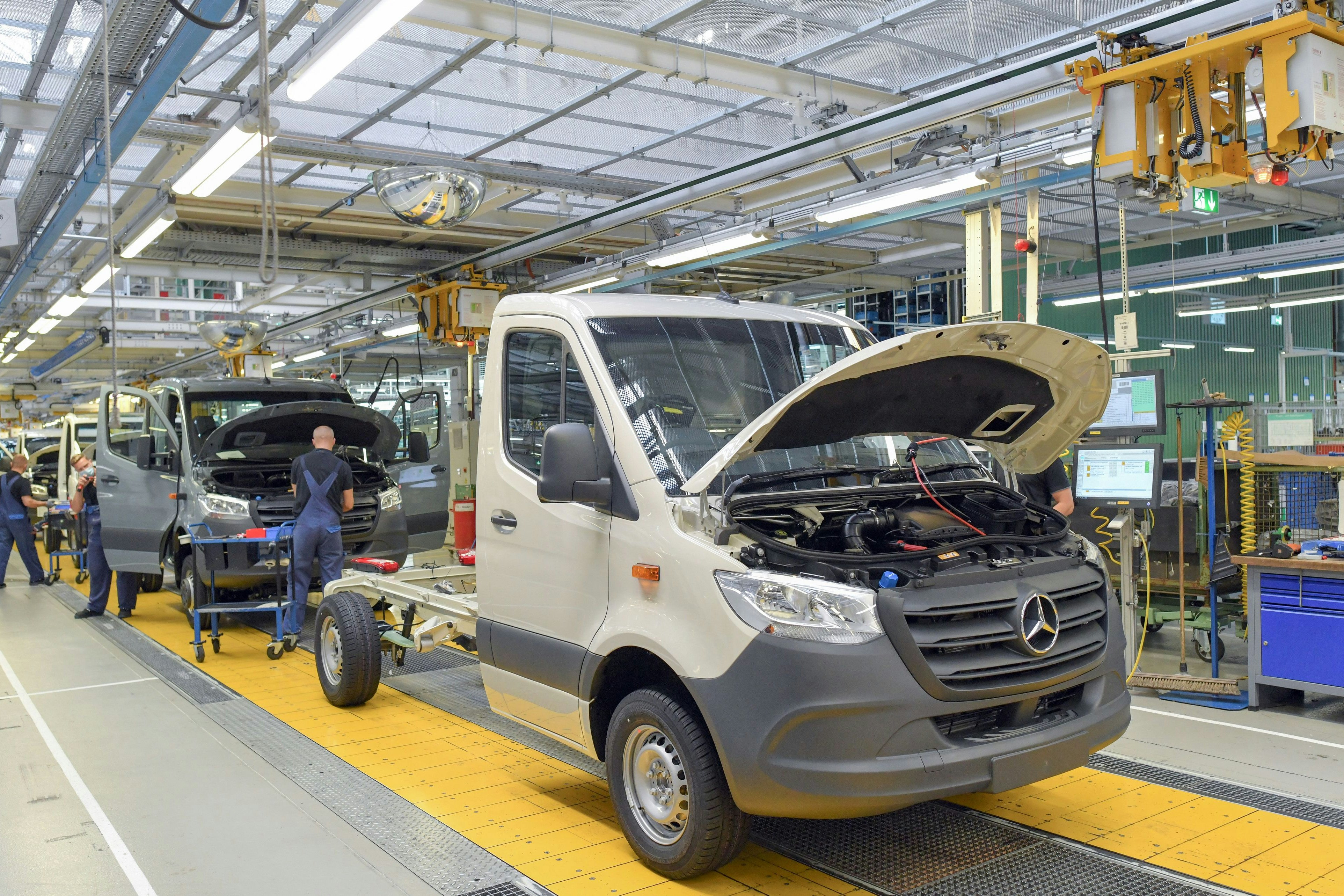 Mercedes-Nutzfahrzeuge-Produktion in Brandenburg: Der Südamerika-Deal der EU soll auch den deutschen Auto-Absatz wieder auf die Überholspur bringen