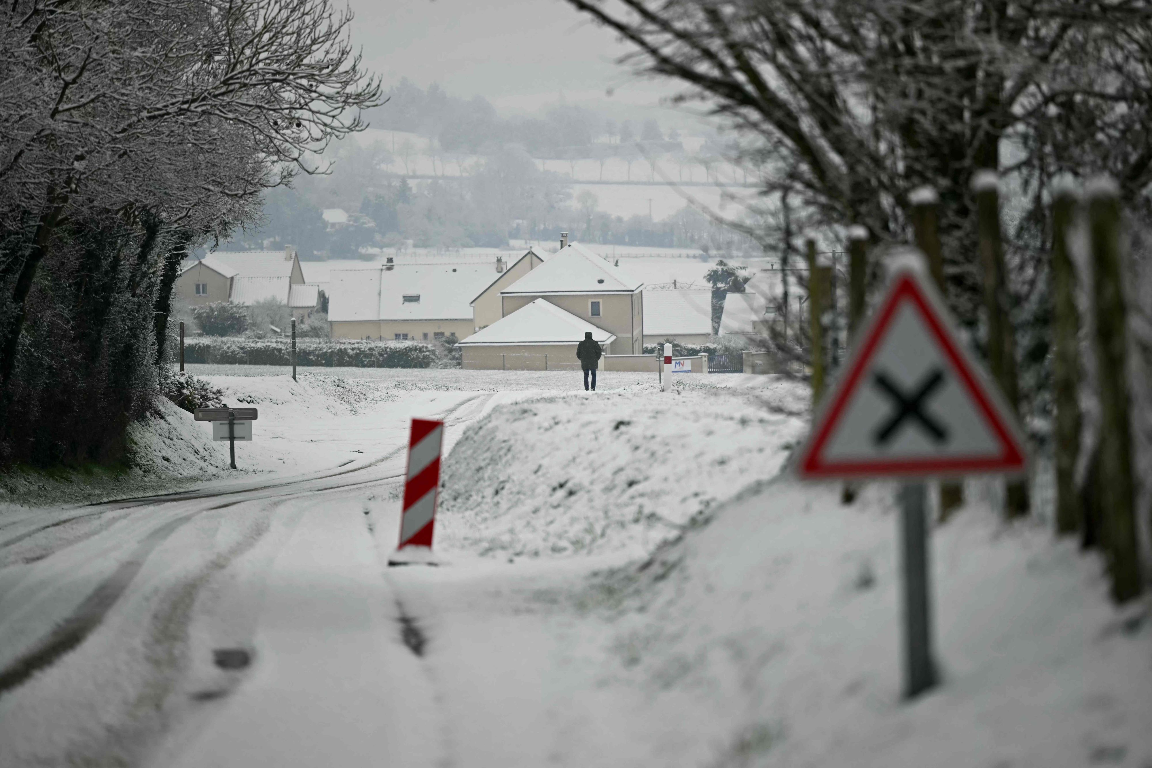 Heute.at - Höchste Warnstufe! Wintersturm legt Frankreich lahm