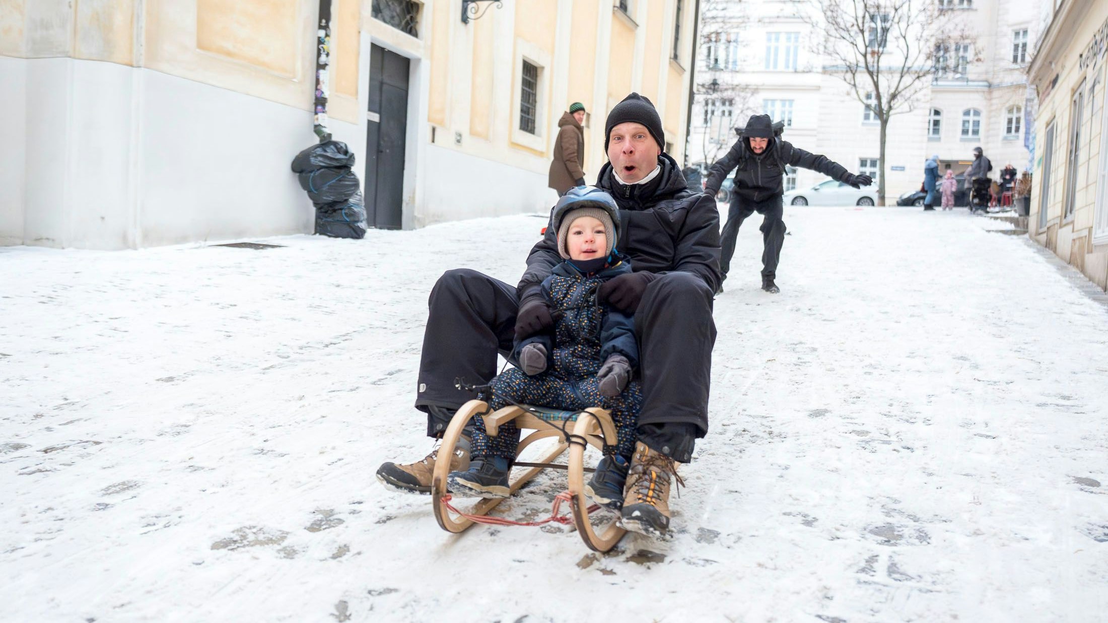 Heute.at - Schnee olé – Ulrichs-Platz wird zum Rodel-Paradies