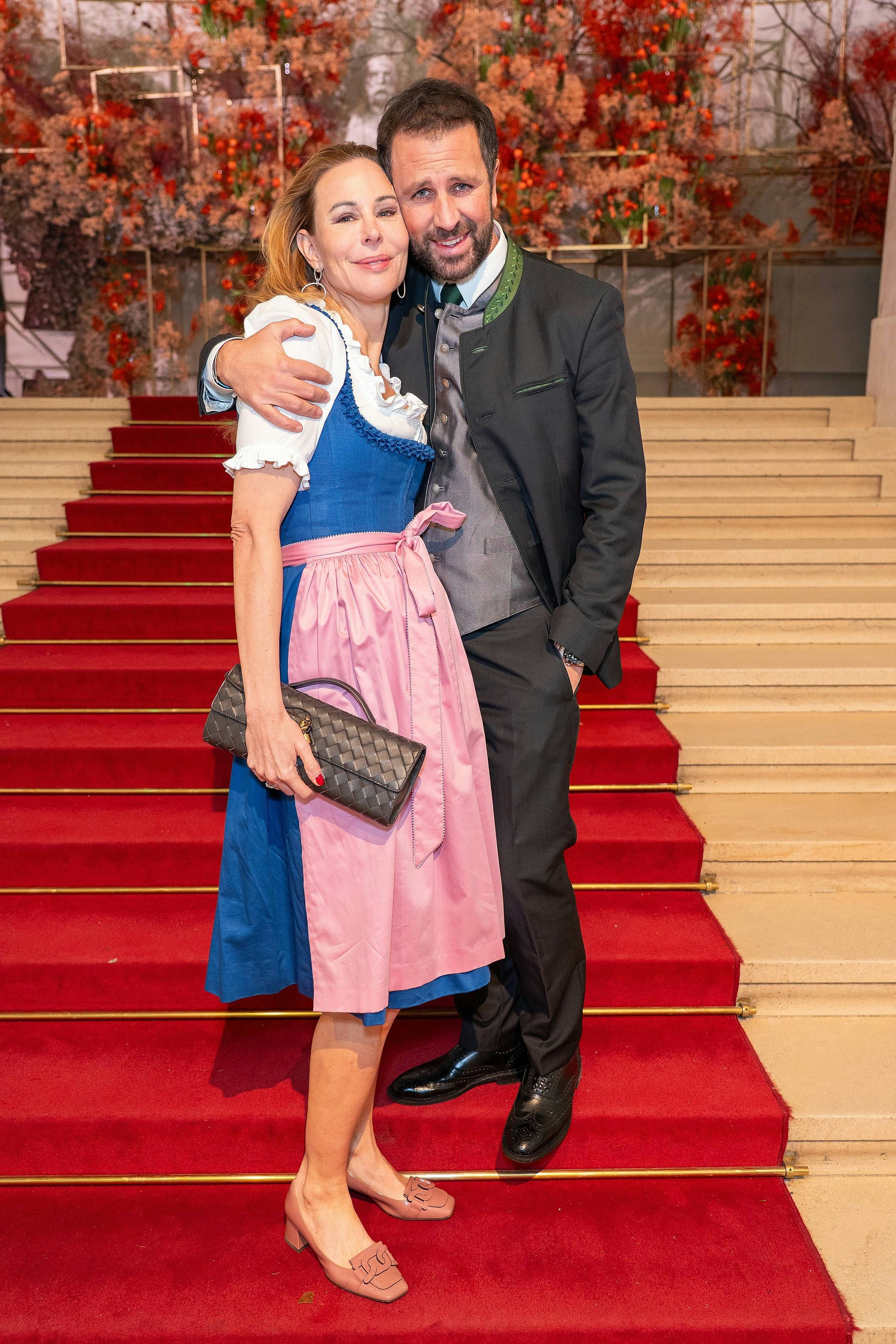 "Logisch, der Papi gehört dazu": Georg Dornauer mit Eva Schütz am Steirerball