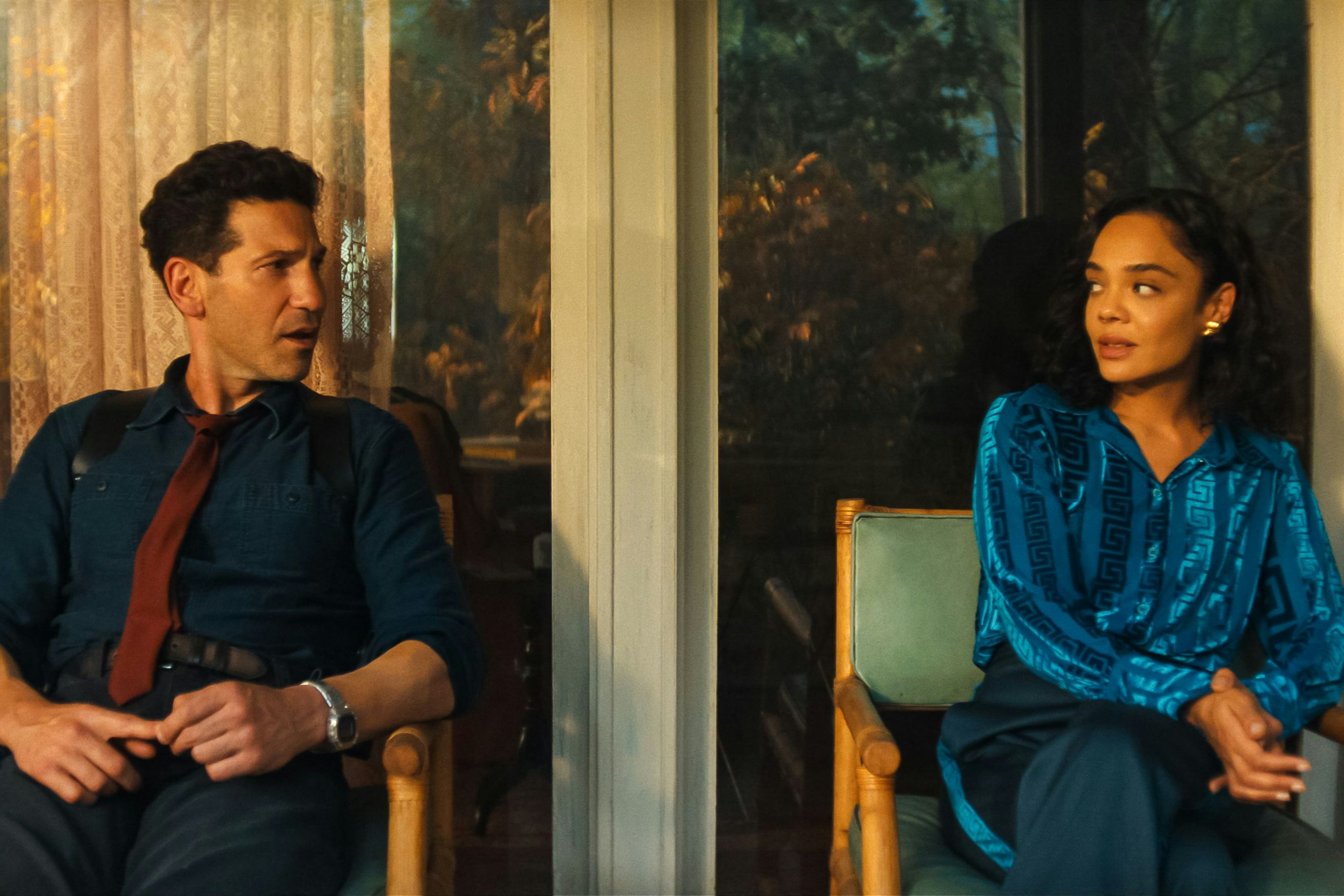 "Danke, und dir so?" – Detective Jack Harper (Jon Bernthal) und seine Ex, die Fernsehreporterin Anna (Tessa Thompson), haben sich anfangs nicht viel zu sagen