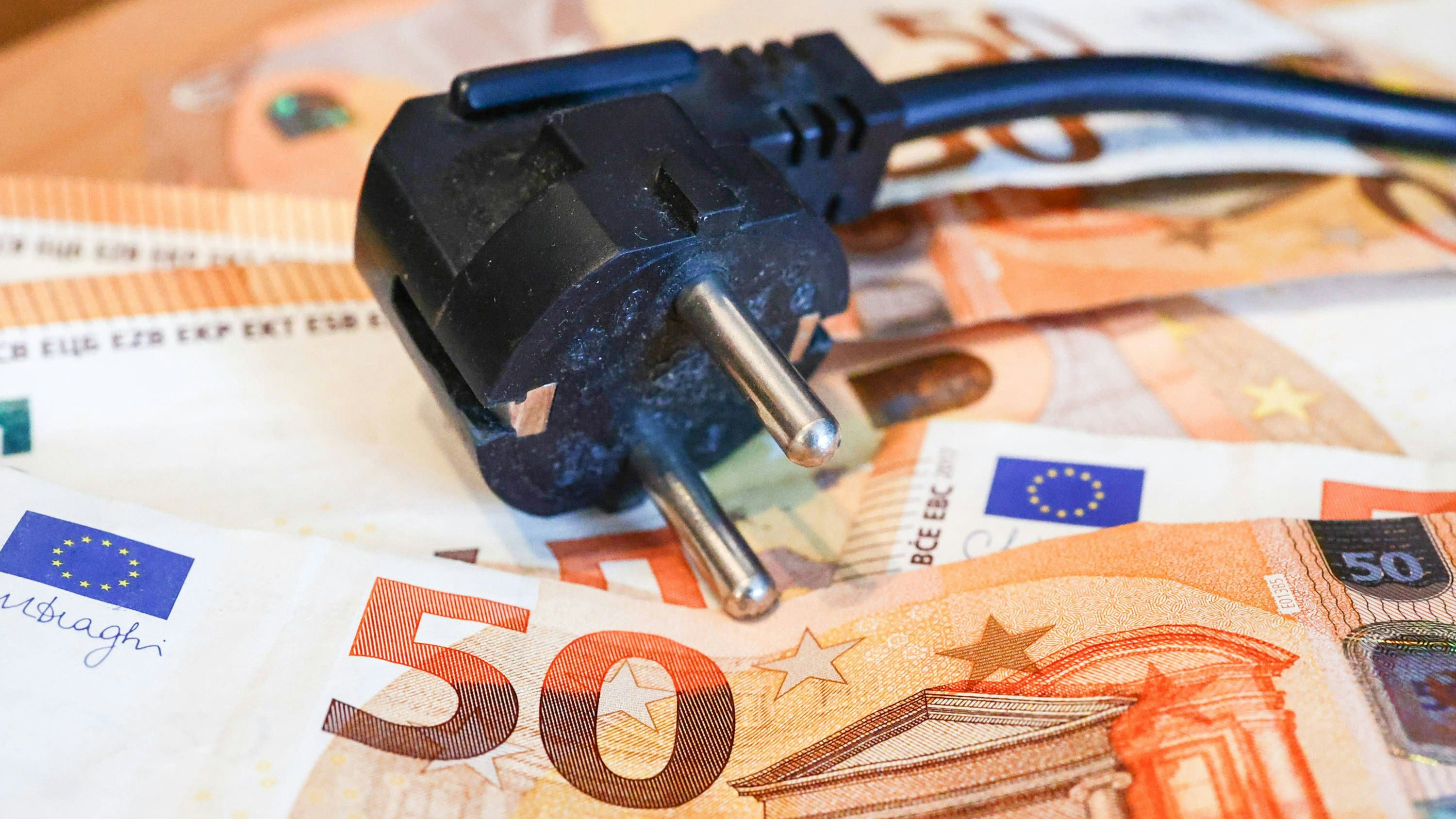 Heute.at - Auf fünf Cent: Für wen der Strompreis jetzt sinken soll