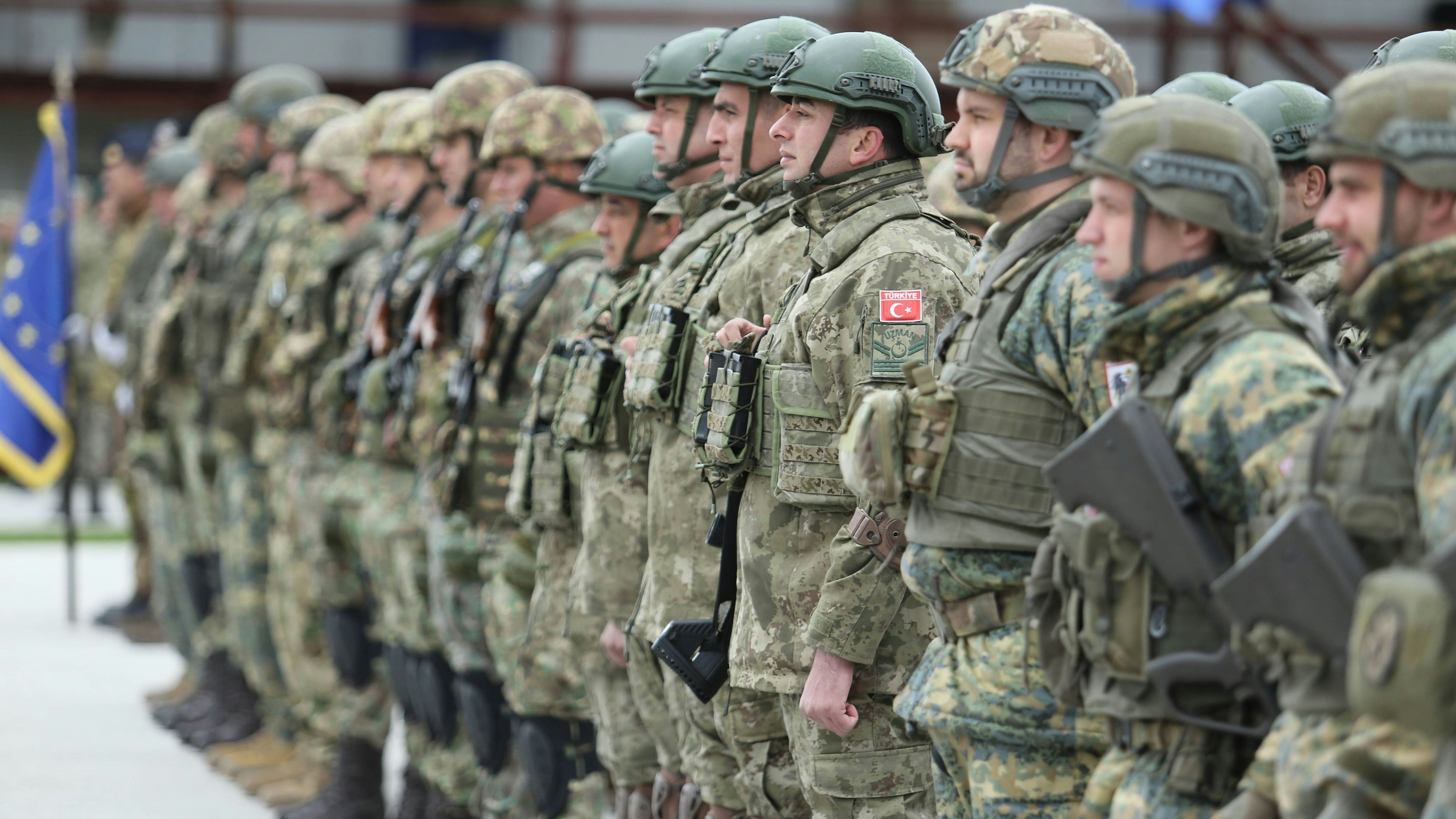 Heute.at - EU-Kommissar will 100.000 Soldaten für Europa