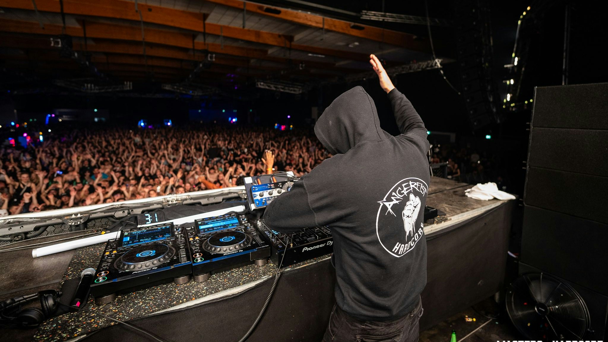 Hardcore-Legende Angerfist steht bei Masters of Hardcore 2026 in St. Pölten auf der Bühne.