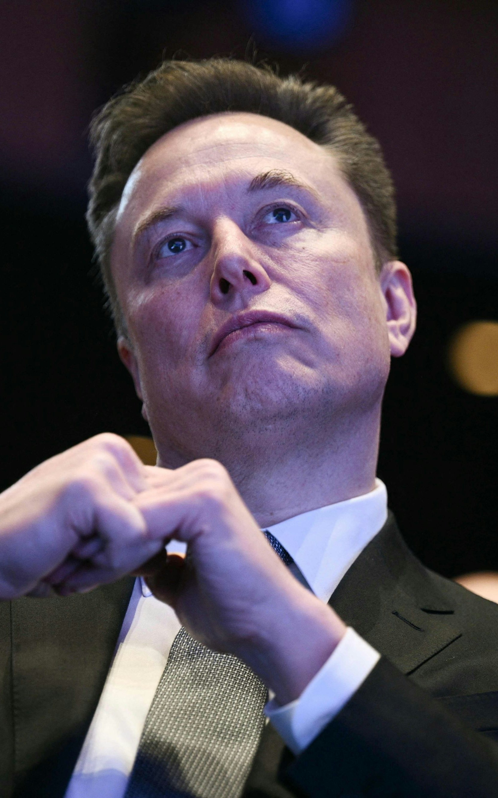 Nackt auf Knopfdruck: Wie eine KI von Elon Musk jede Frau auszieht