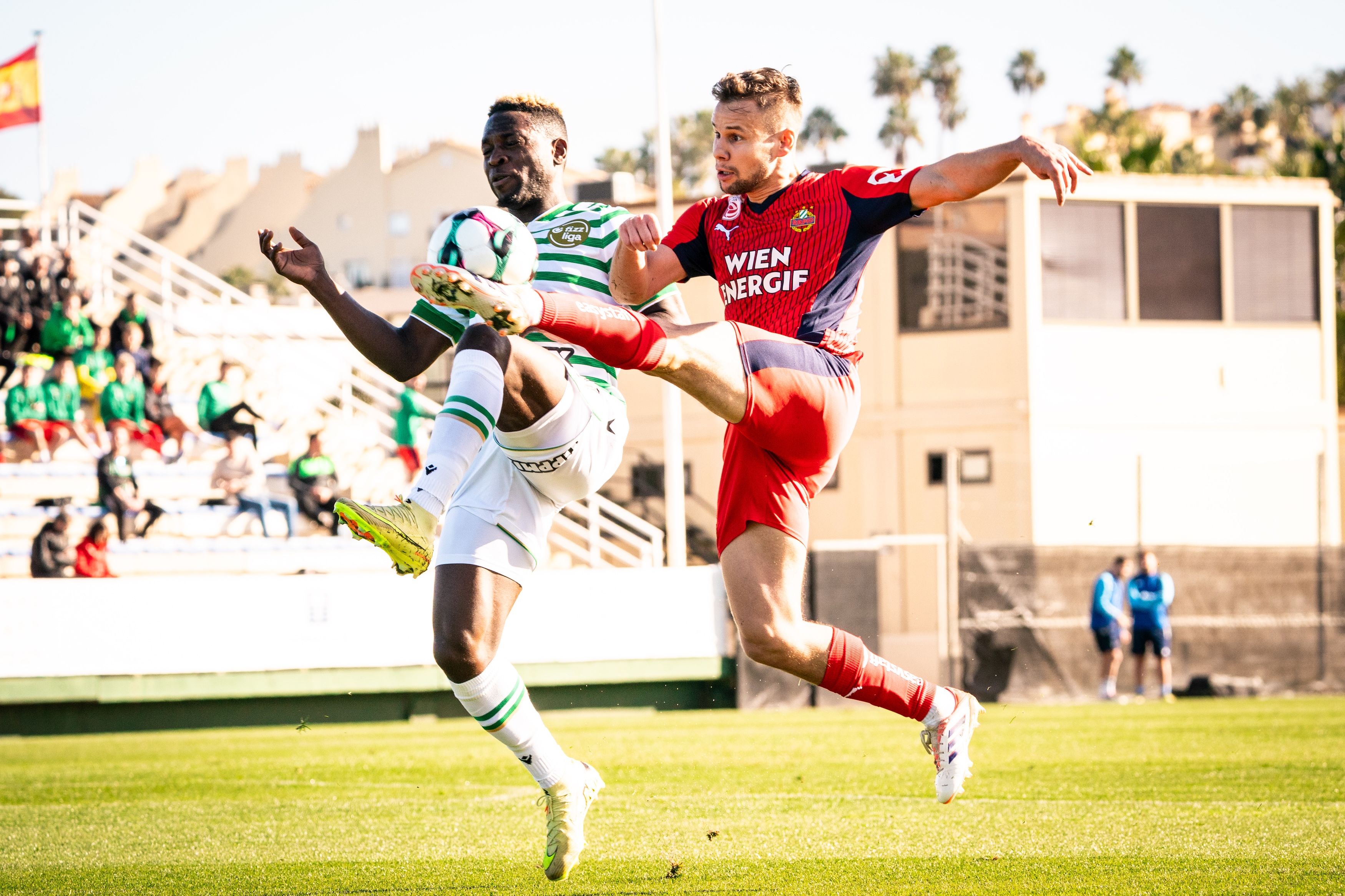 Louis Schaub (r.) stand in der Startelf.
