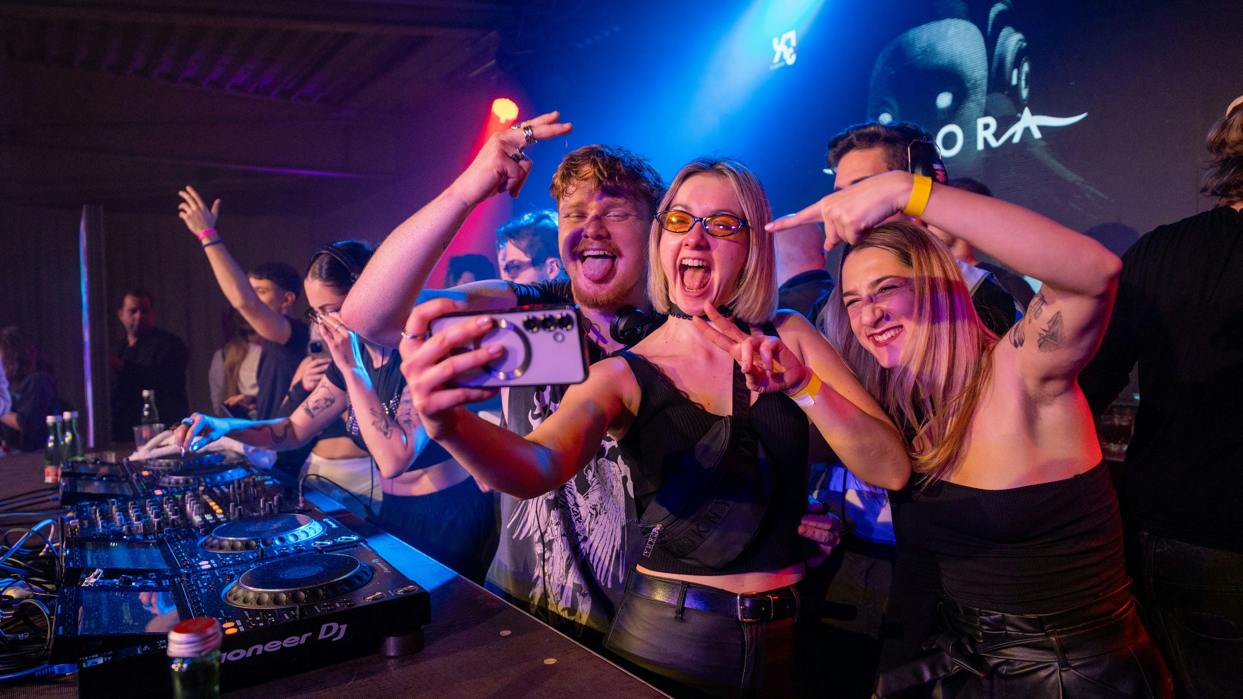 Heute.at - Balkan-Rave in Wiener Stadthalle lässt Herzen rasen