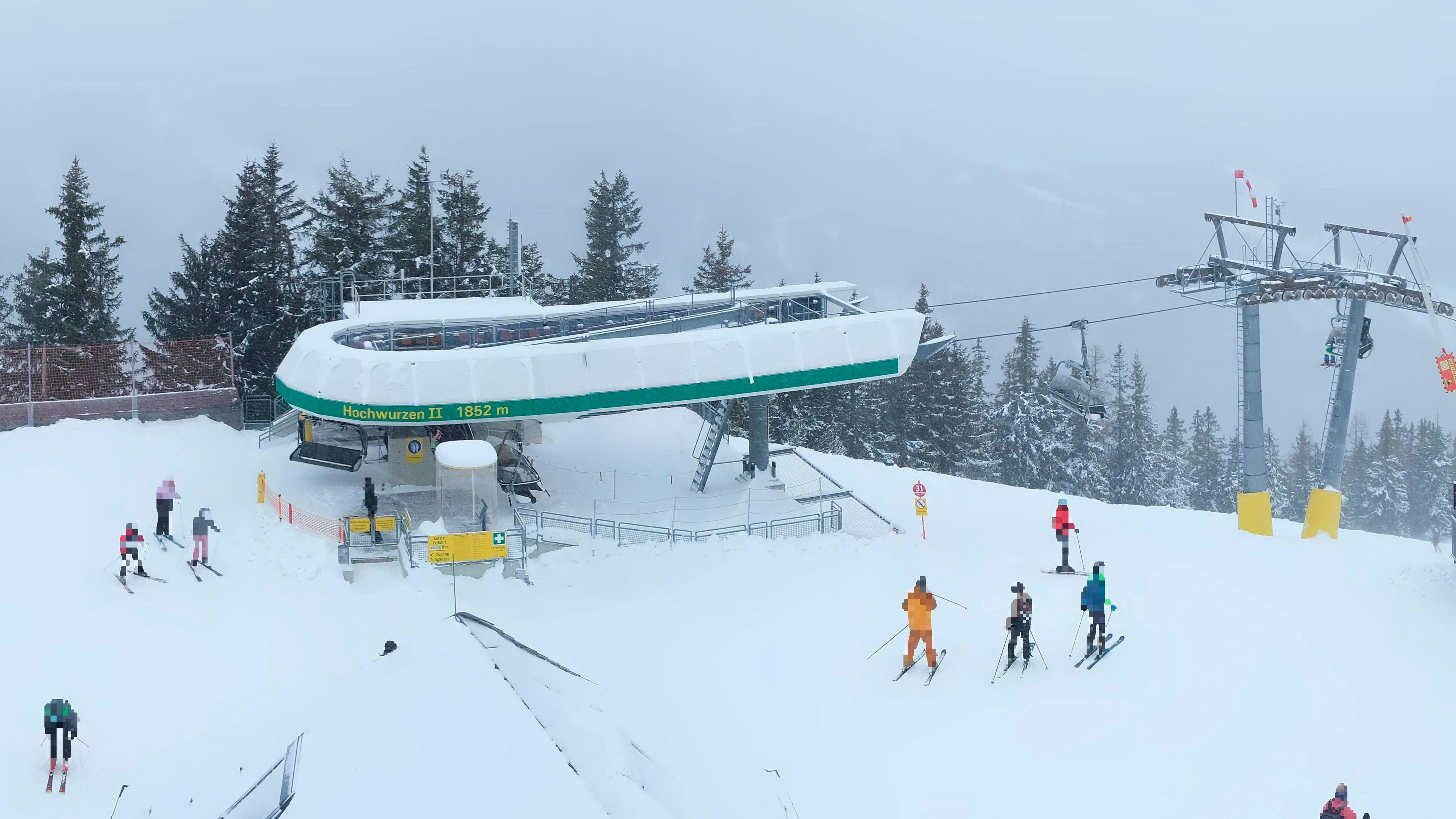 Heute.at - Neunkirchner verschwindet nach Après-Ski – Großeinsatz