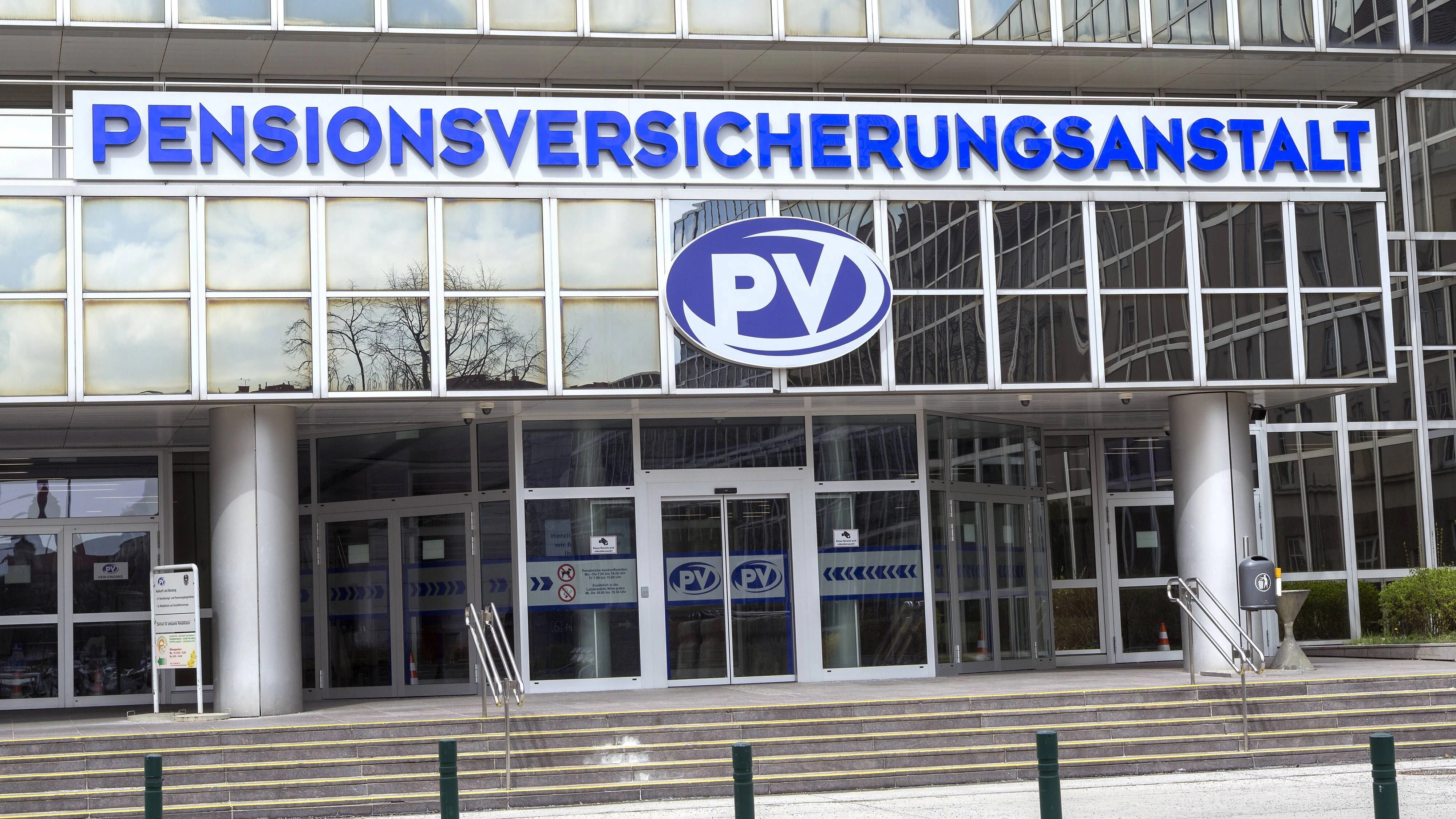 Pensionsversicherungsanstalt, Hauptstelle in Wien, Österreich - Pensionsversicherungsanstalt, Hauptstelle in Wien, Österreich *** Pensionsversicherungsanstalt Main office in Vienna Austria Pensionsversicherungsanstalt Main office in Vienna Austria PUBLICATIONxINxGERxSUIxAUTxHUNxONLY 1065512535  