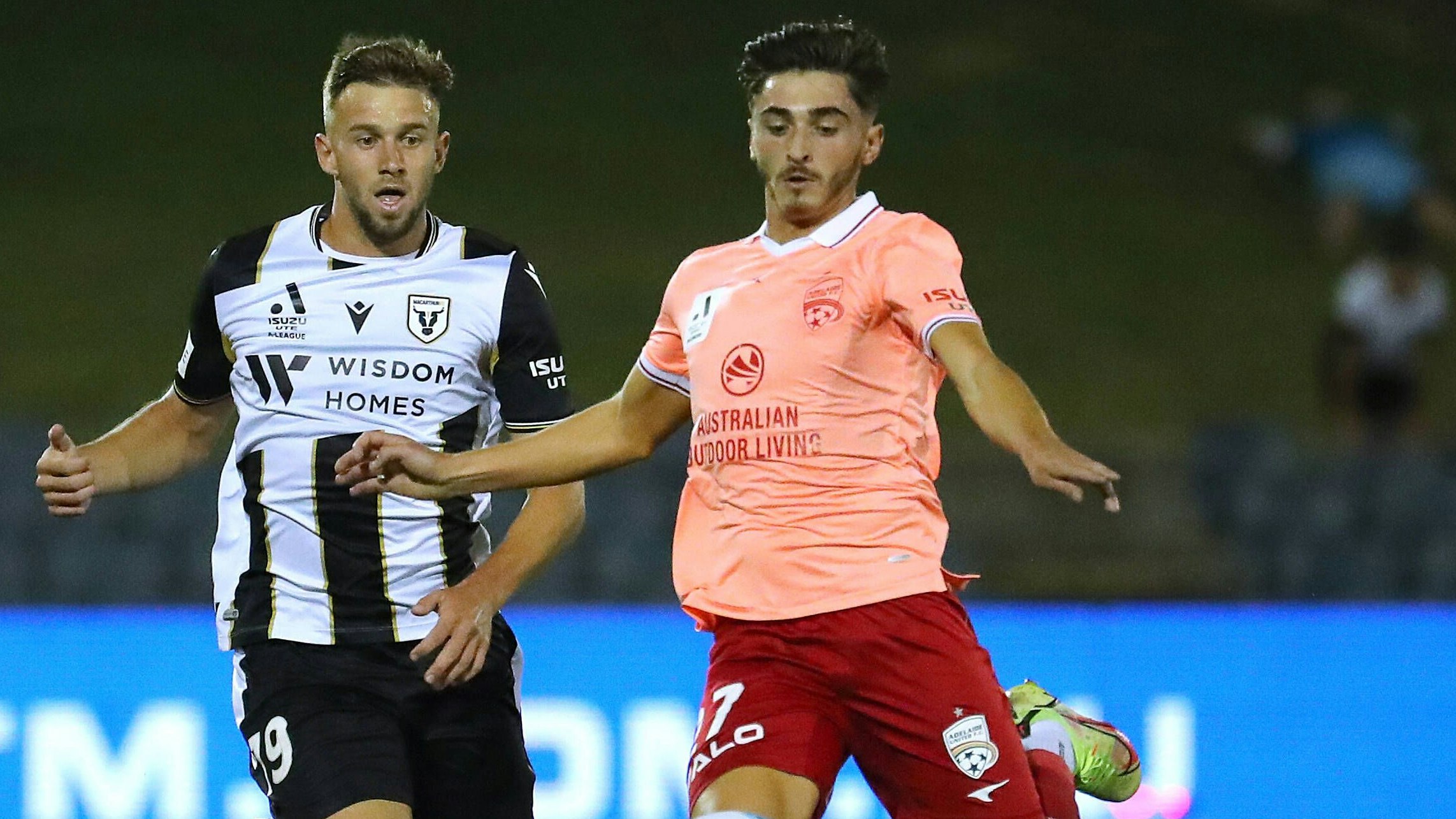 Heute.at - Erster schwuler Fußballprofi teilt gegen Ex-Klub aus