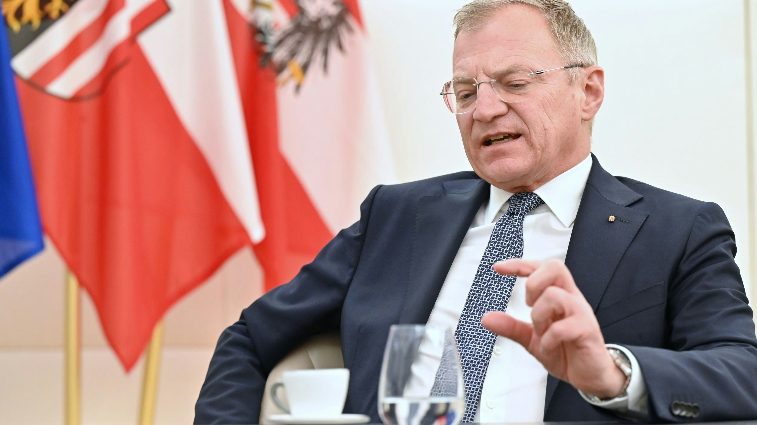 "Die Bäume wachsen nicht aus dem Himmel": Stelzer nimmt die Bundesregierung in Schutz.