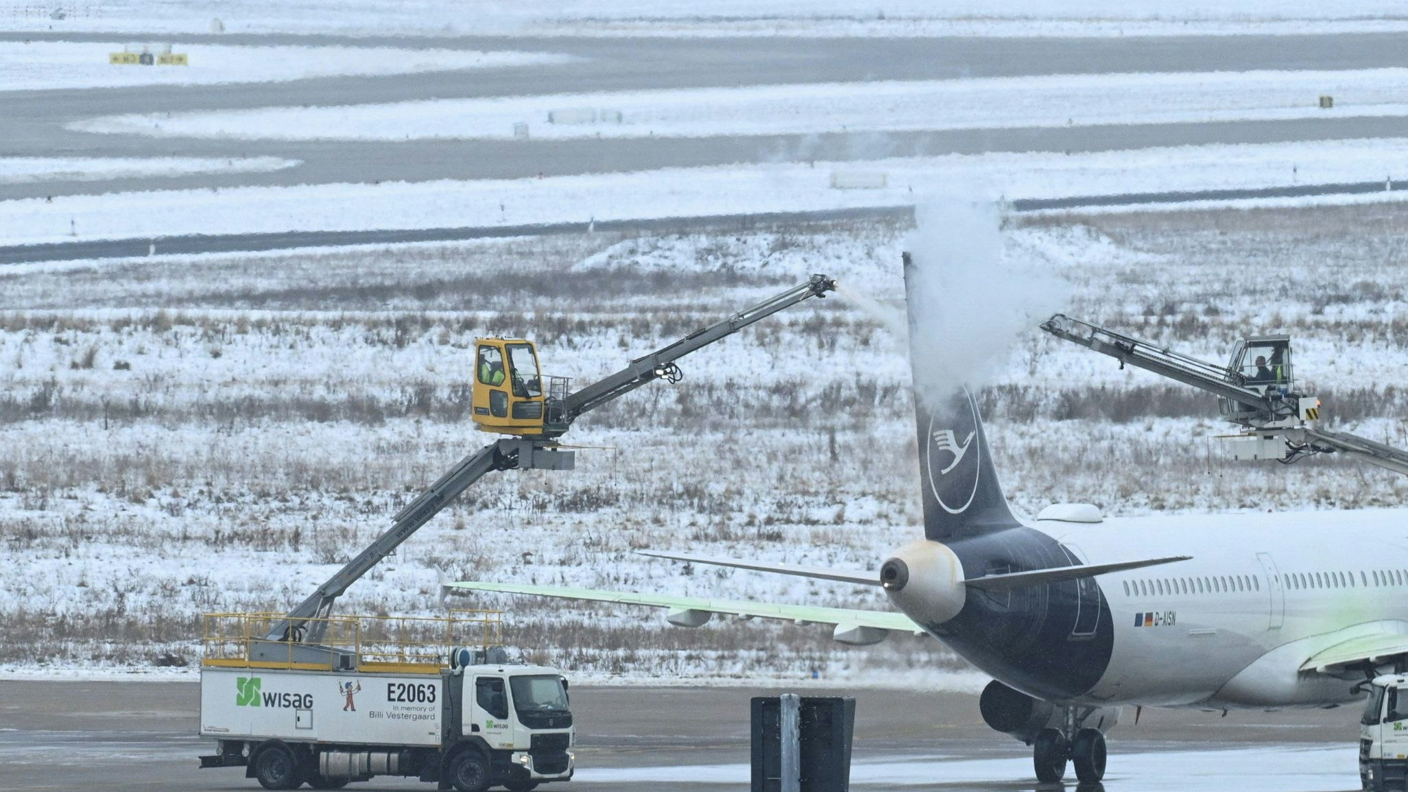 Heute.at - Airport Wien zu! Glatteis sorgt für Chaos in Österreich