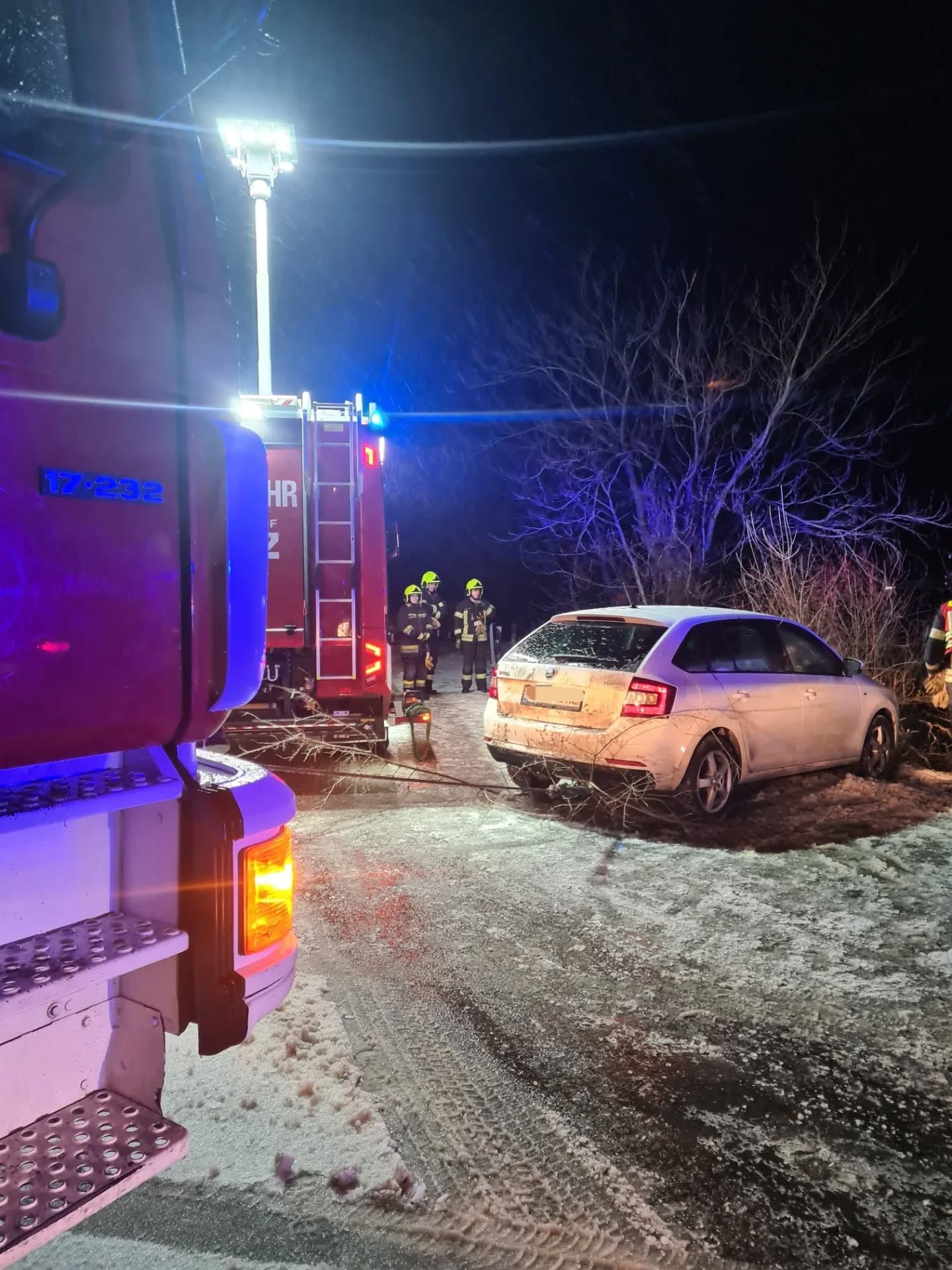 Heute.at - Eis-Chaos sorgt für Unfall-Serie in Niederösterreich