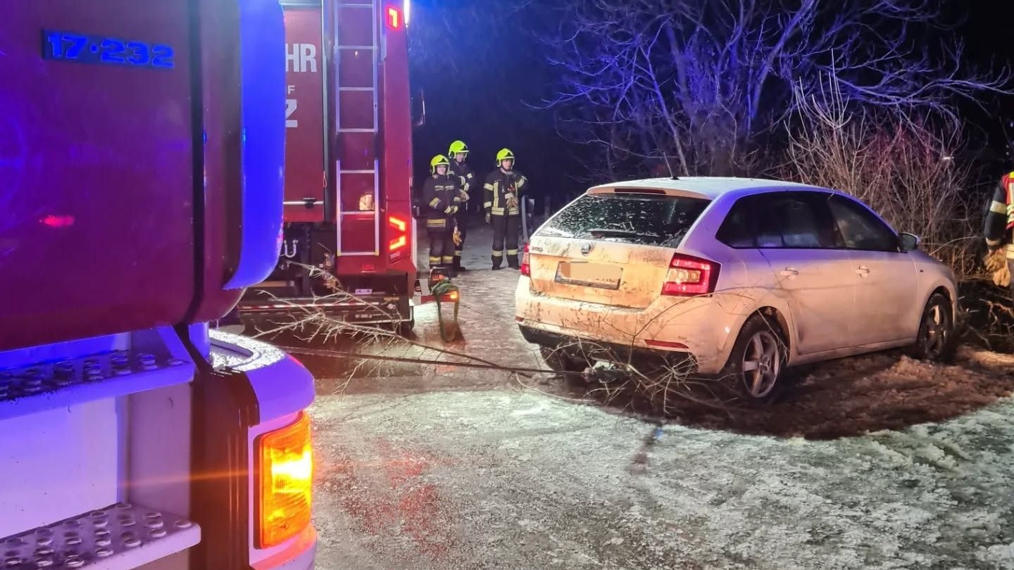 Heute.at - Eis-Chaos sorgt für Unfall-Serie in Niederösterreich