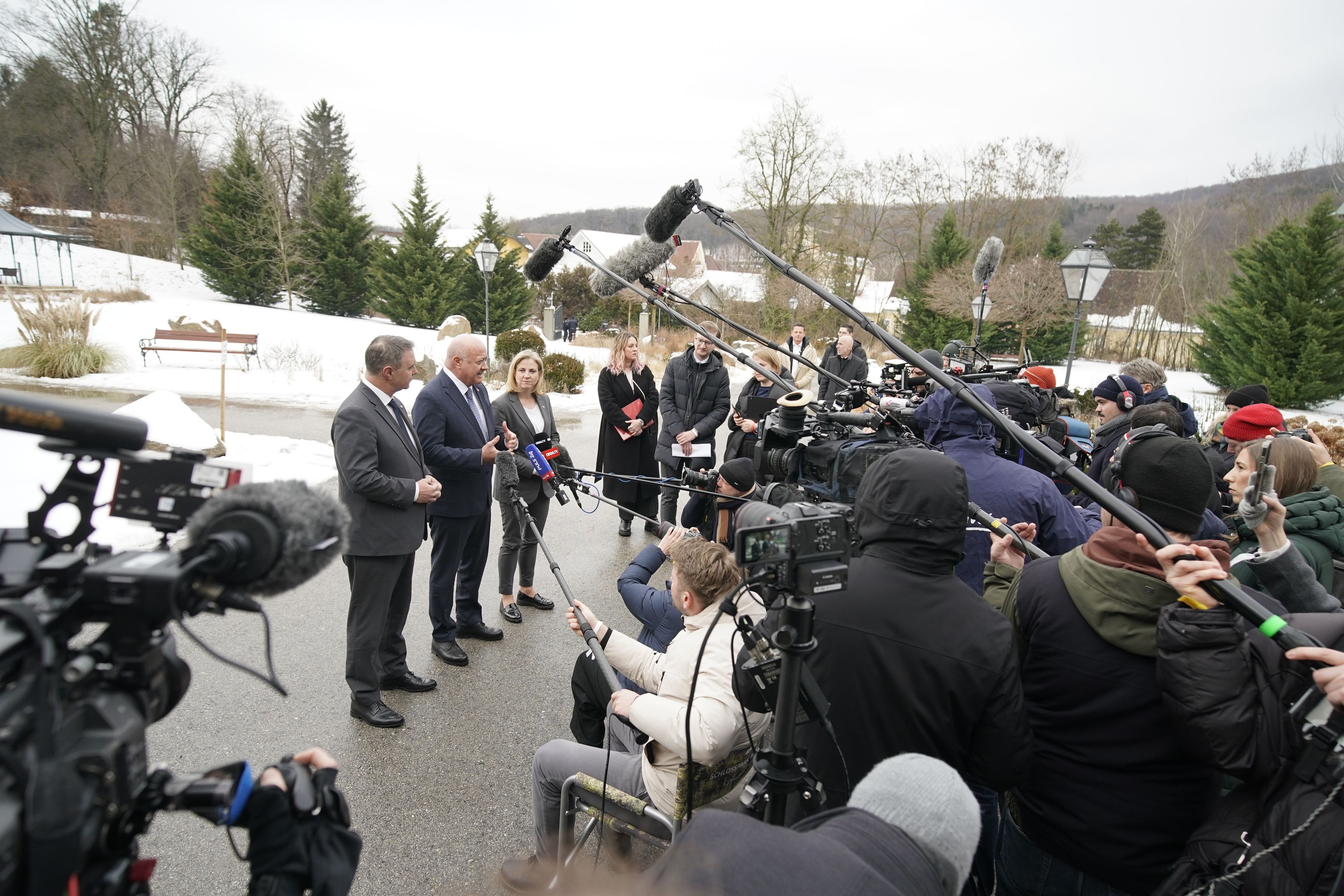 Heute.at - Ringen um Billig-Körberl im Supermarkt & neue Tankregel