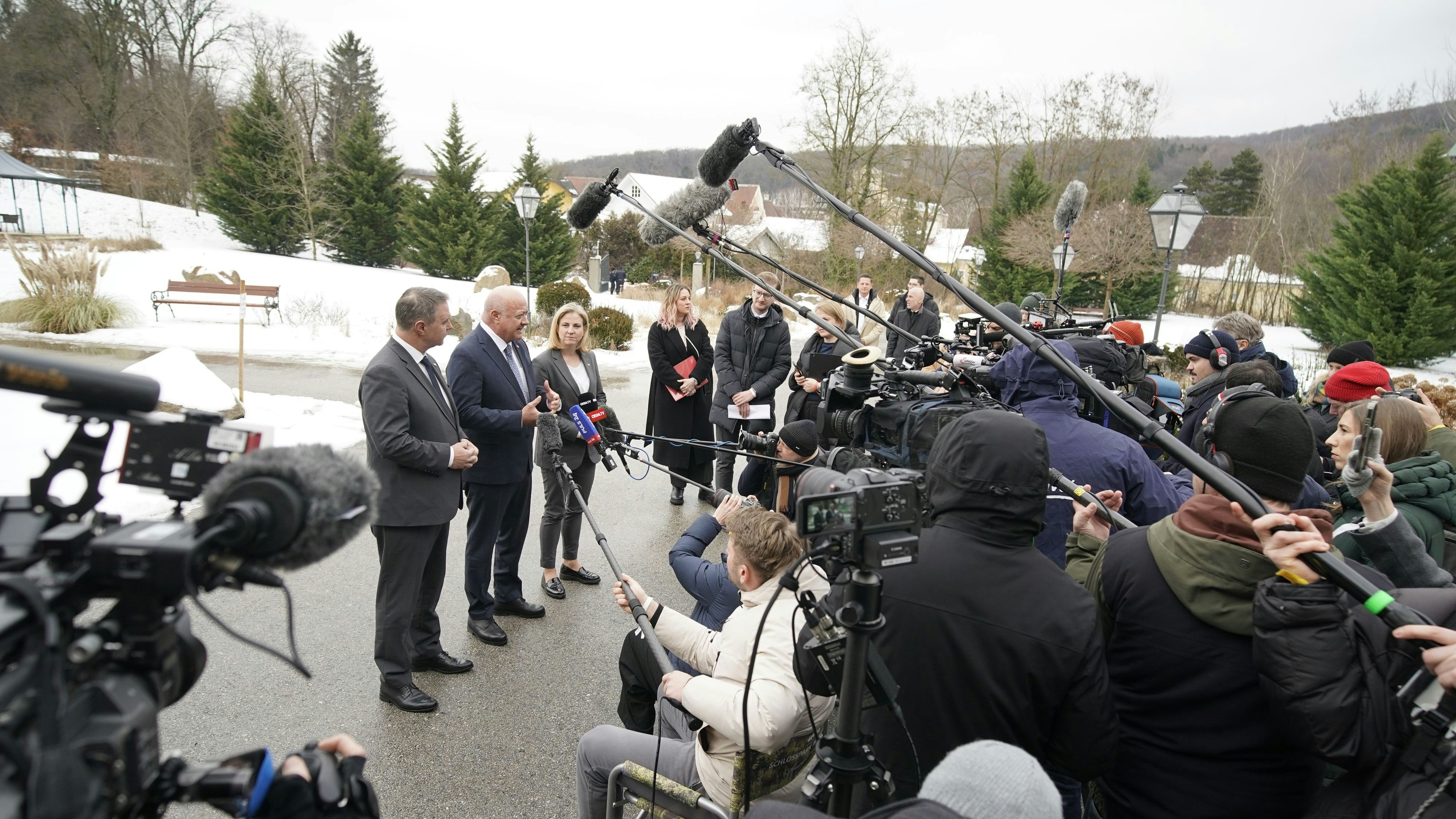 Heute.at - Ringen um Billig-Körberl im Supermarkt & neue Tankregel