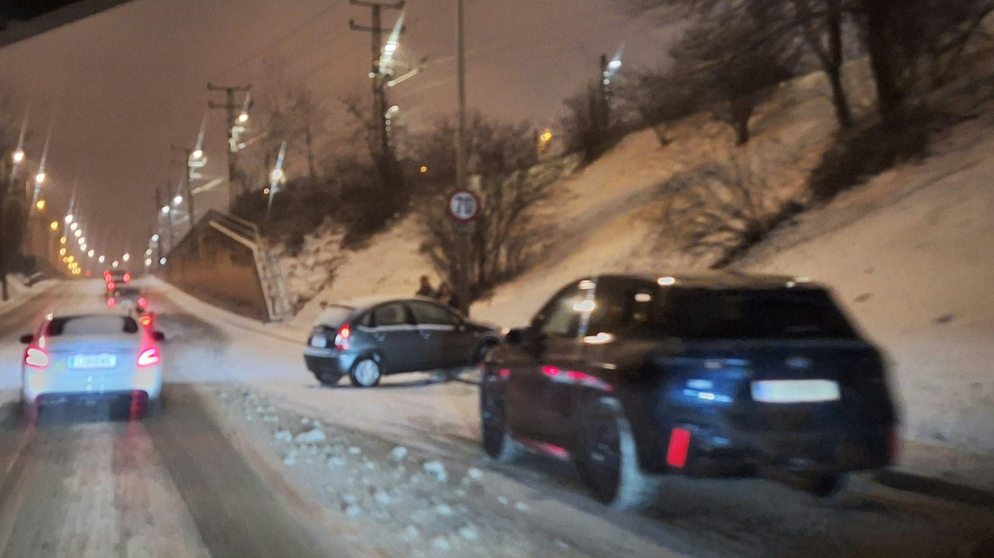 Rutschige Straßen sorgten bei der Umfahrung Ebelsberg zum Beispiel für diesen Unfall.