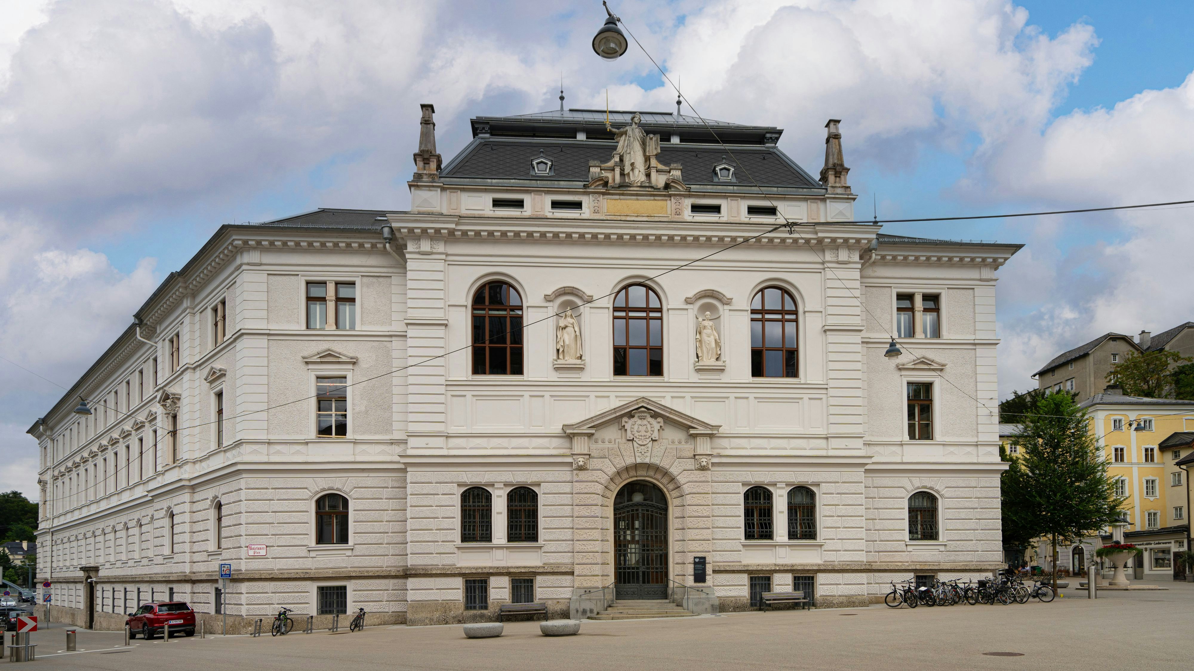 Am Landesgericht Salzburg ist ein Drogen-Prozess in Rekord-Dimensionen zu Ende gegangen.
